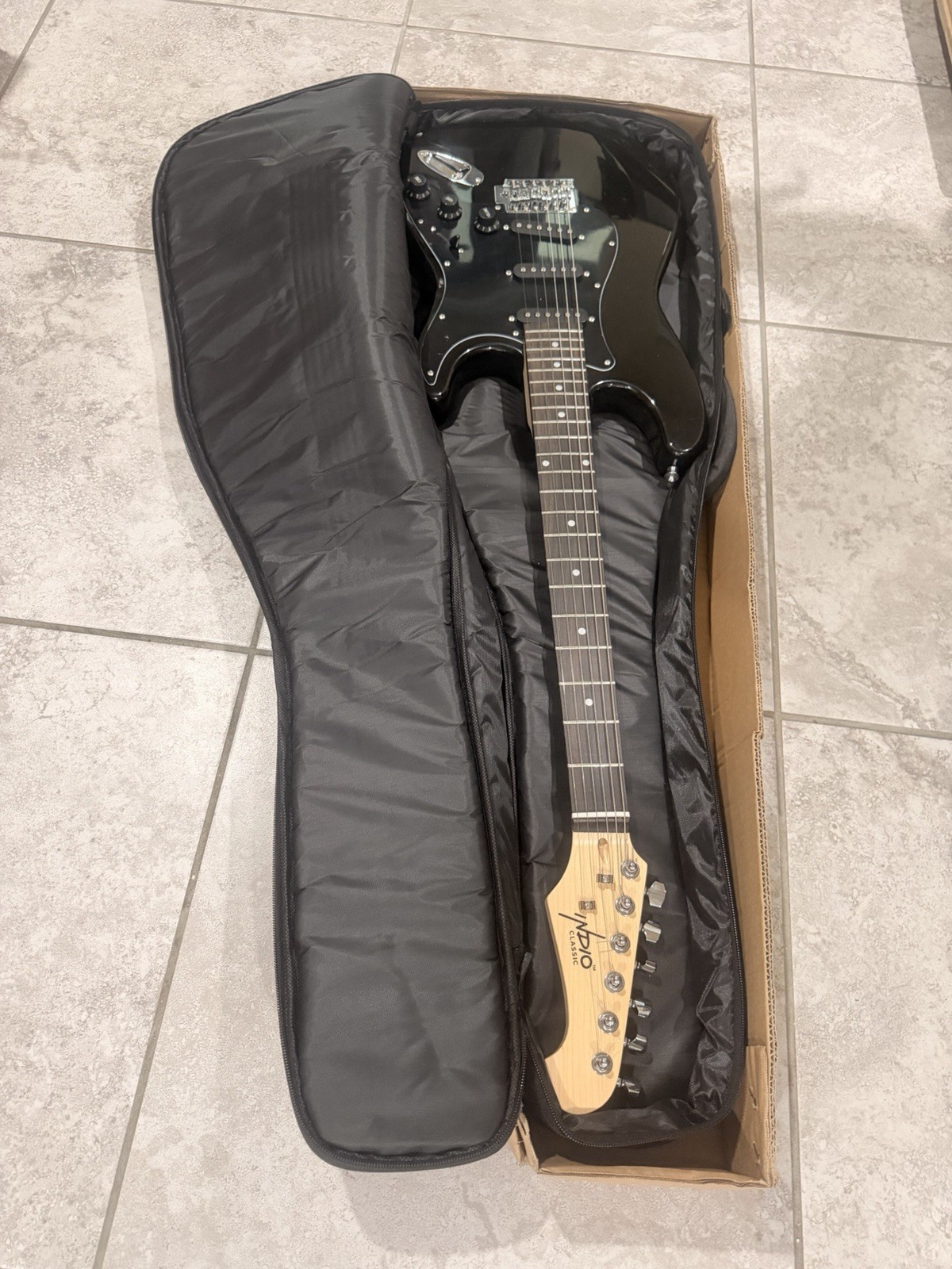 Indio by Monoprice Cali Classic Electric Guitar with Gig Bag, Black