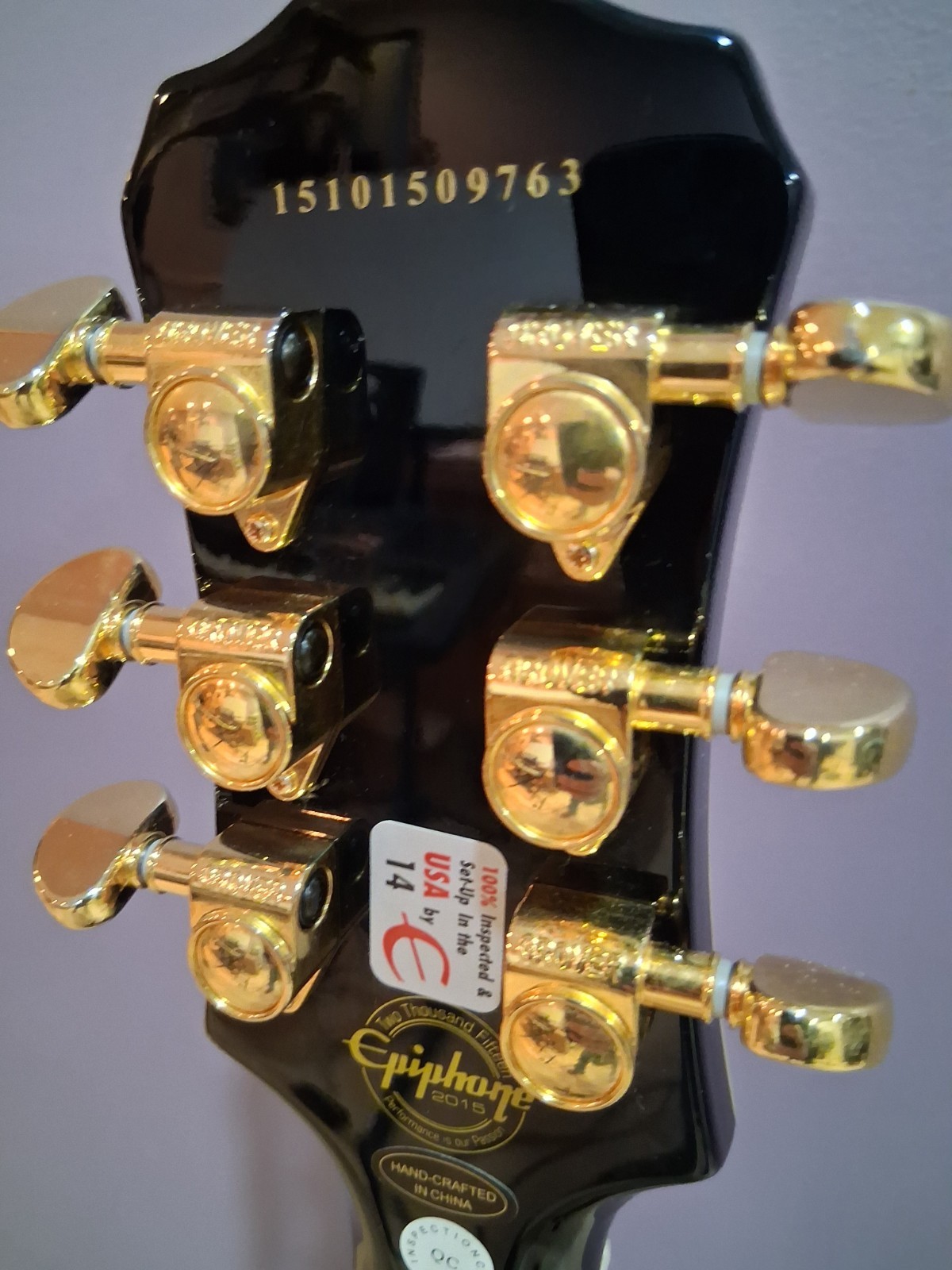 Epiphone Les Paul Custom Pro – Black with Gold Hardware and Henry Heller Case