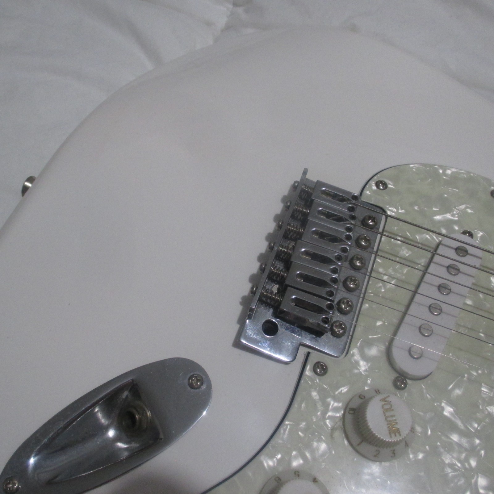 Fender Squire Strat SE 6 String Electric Guitar White CXS With CE European Decal