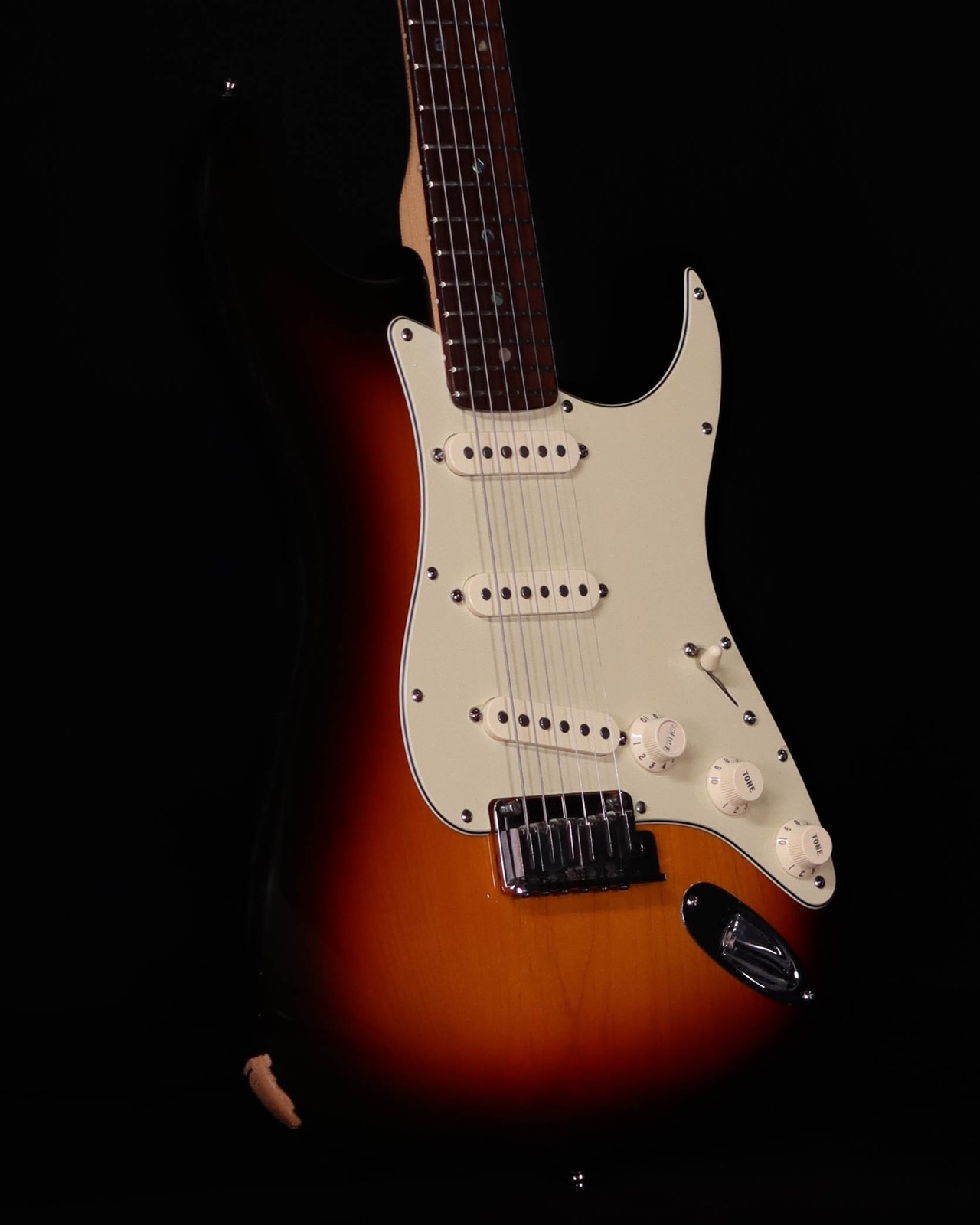 Fender American Deluxe Stratocaster, 3 Color Sunburst, 2005 – USED