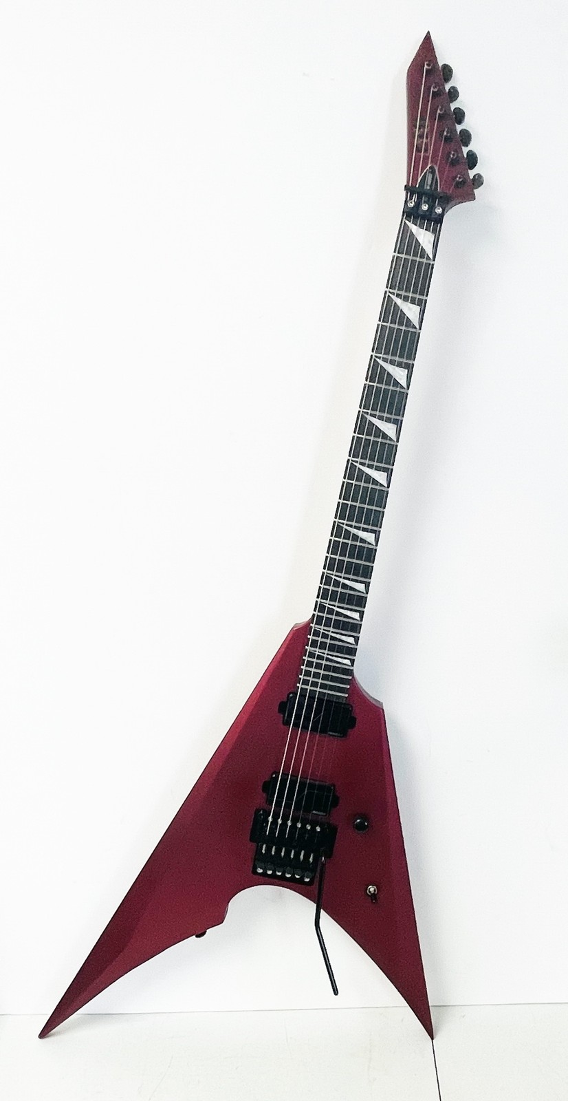ESP LTD Arrow 1000 Deluxe Guitar Candy Apple Red Satin EMG 81/85 Floyd Rose