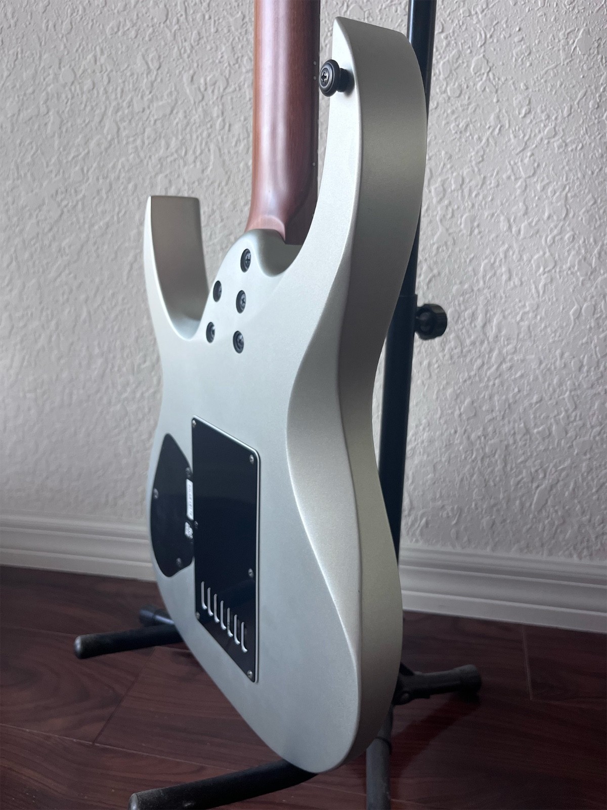 Solar AB1.7S Guitar – 7 String – Evertune + Seymour Duncan Alpha Omega w/Case