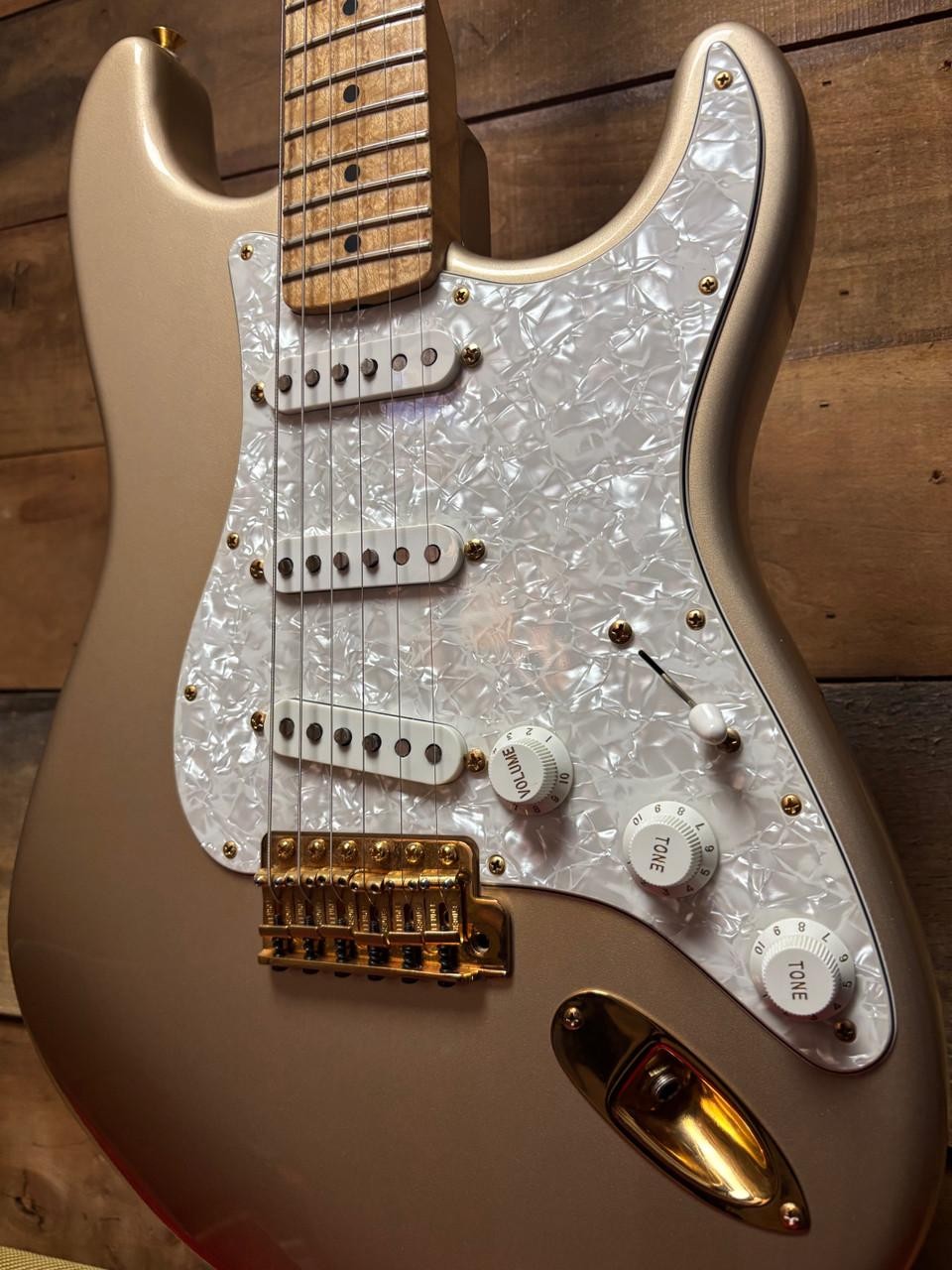 1993 Fender Custom Shop 10 of 12 1962 Strat MP Shoreline Gold w/case