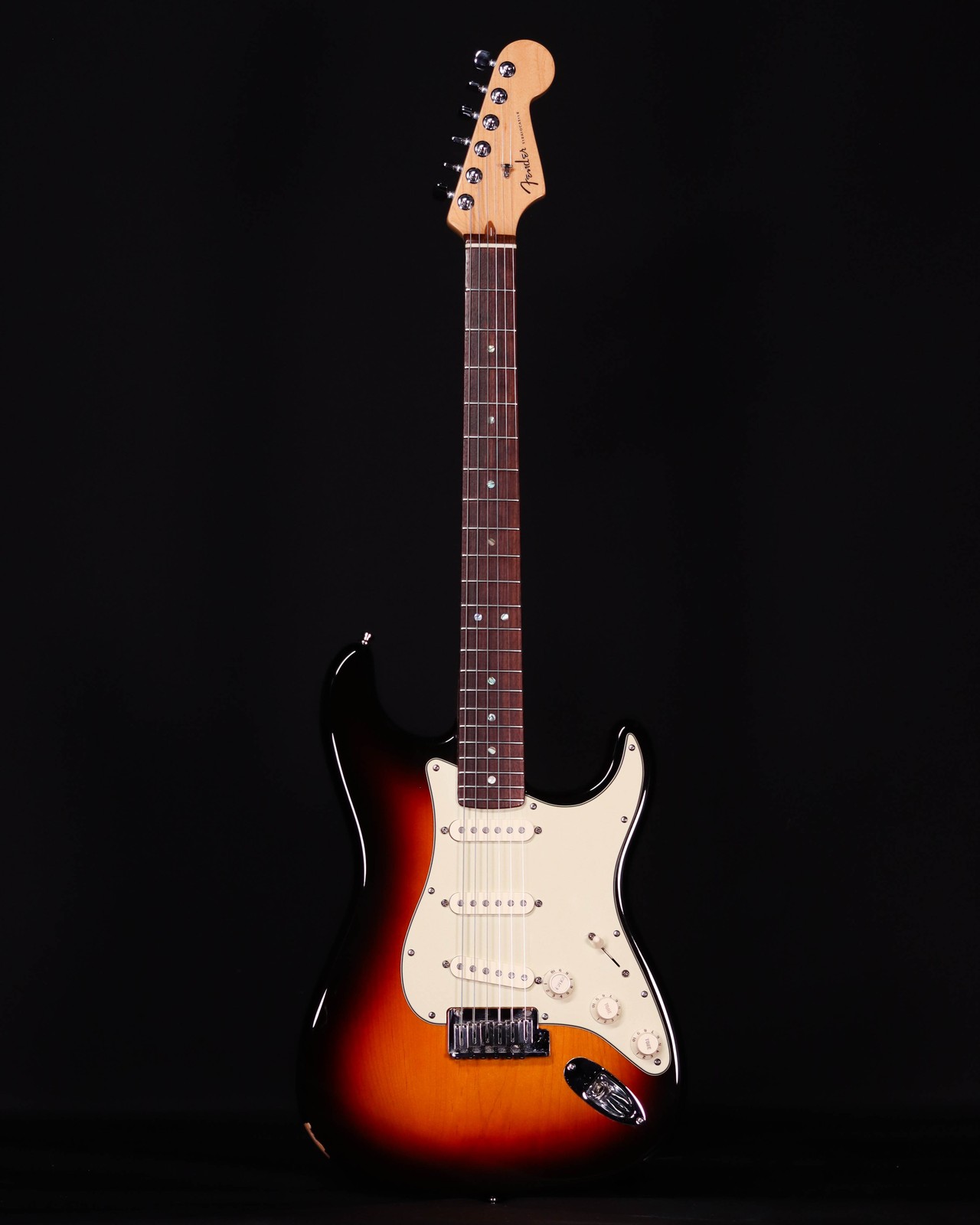 Fender American Deluxe Stratocaster, 3 Color Sunburst, 2005 – USED