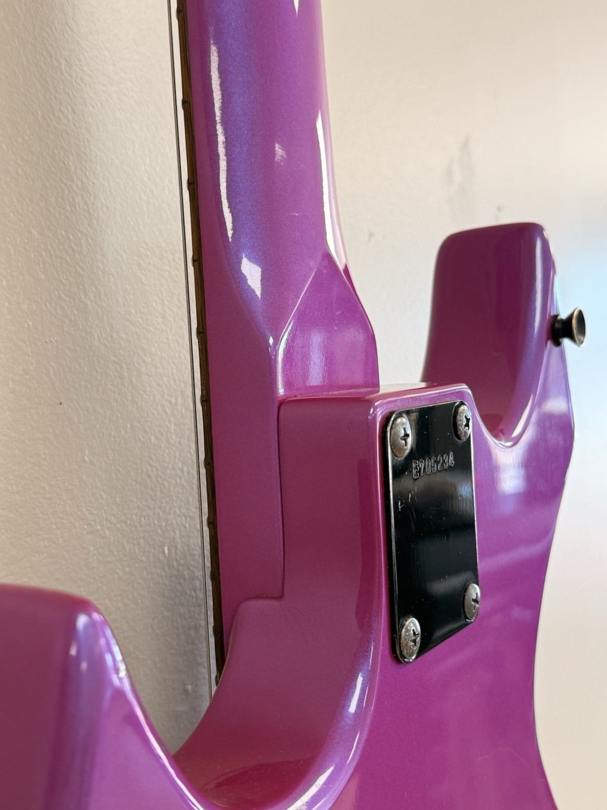 B.C. Rich Rave Warlock Bass Pearl Ultraviolet Pink Purple 4-String Electric Bass