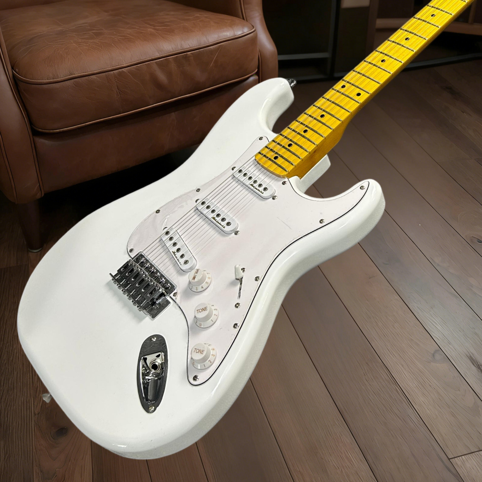 ST Electric Guitar White Color Maple Fretboard Mahogany Body
