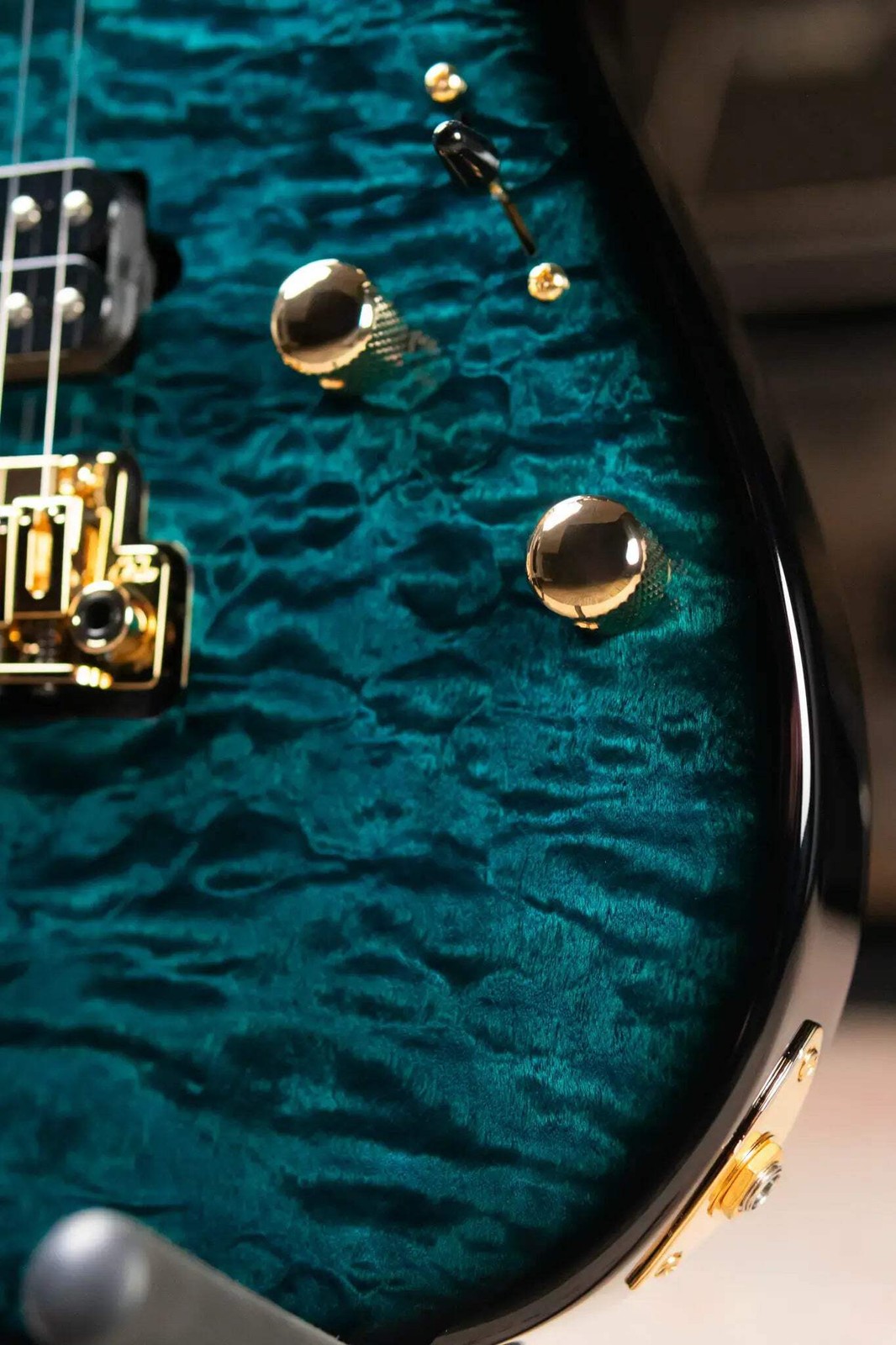 Suhr Standard Thin Burst Limited Edition Electric Guitar – Trans Teal with Gig B