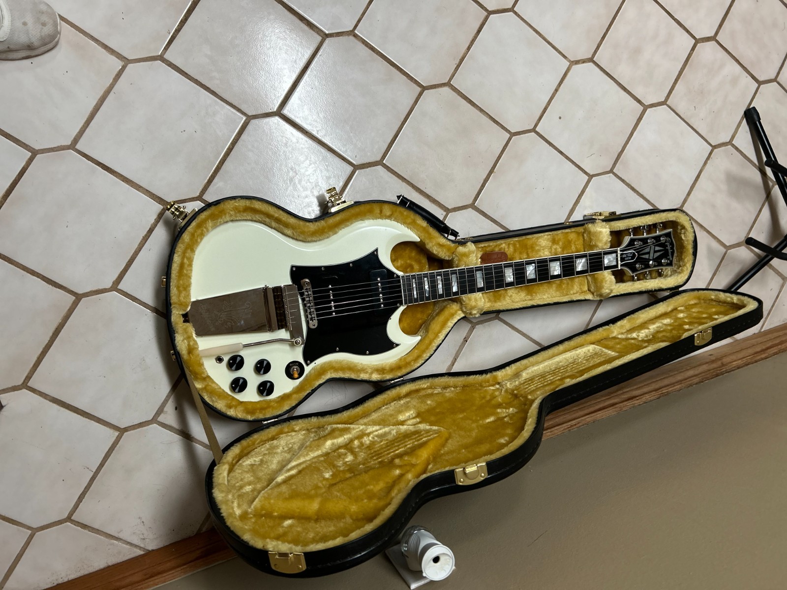 EPIPHONE INSPIRED BY GIBSON CUSTOM SG WITH GIBSON P-90S 2023