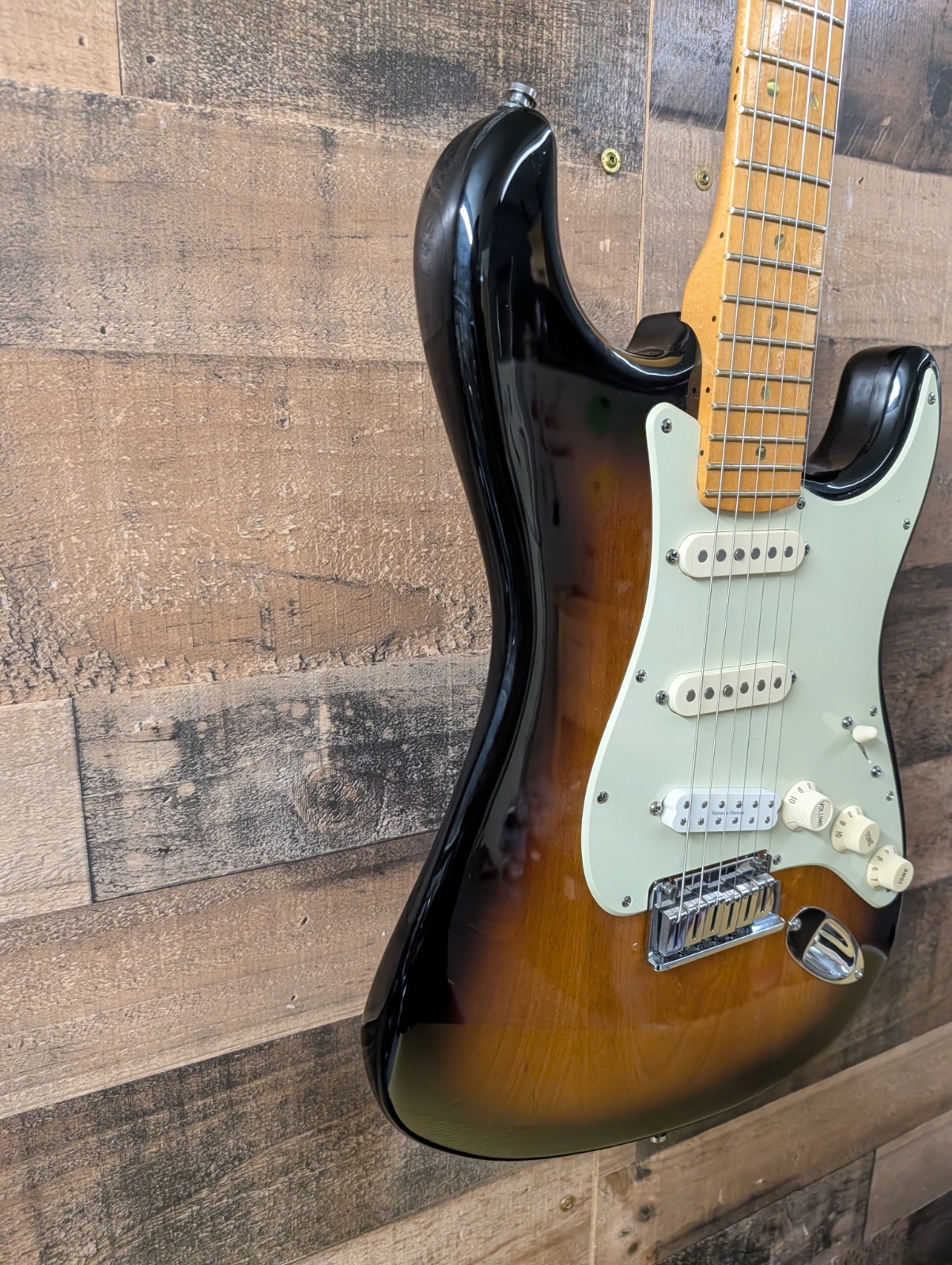 2009 Fender American Deluxe Stratocaster Sunburst USA W/ Case