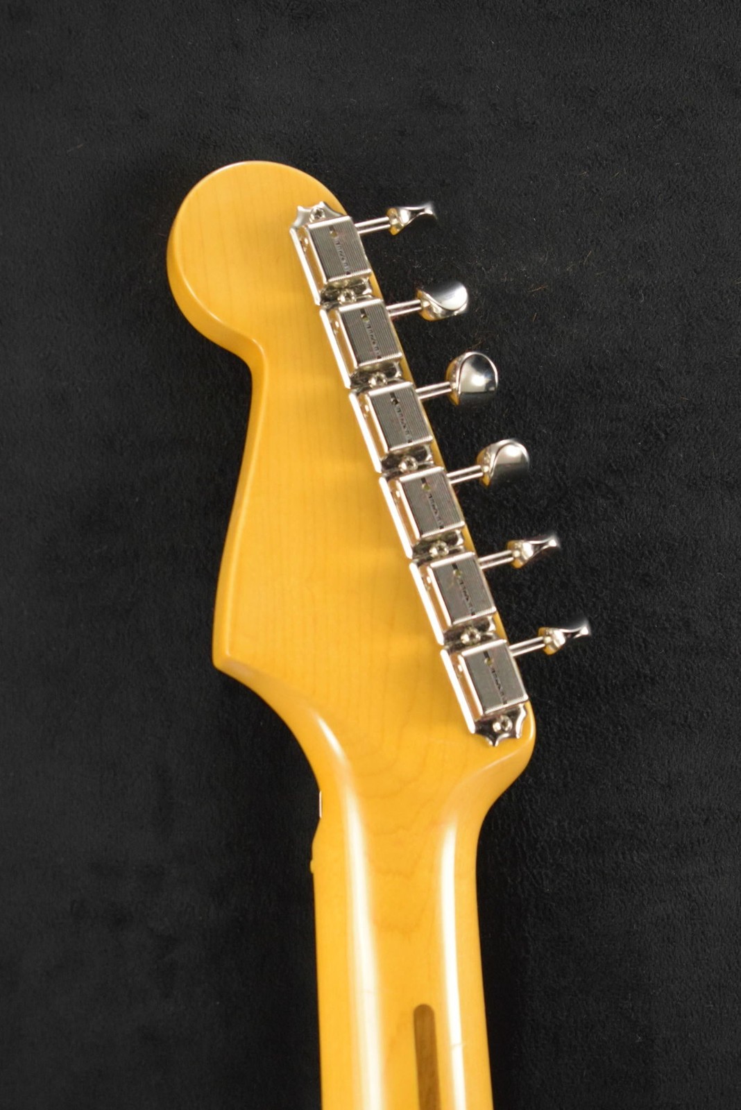 Fender American Vintage II 1957 Stratocaster 2-Color Sunburst Maple Fingerboard