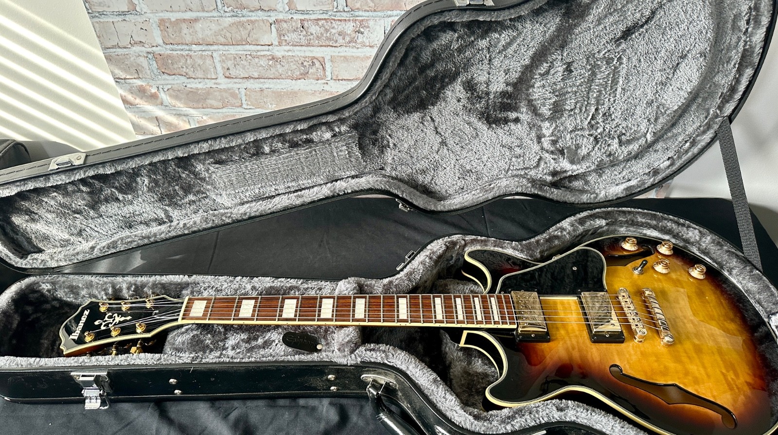 Ibanez AM93 2013 – Antique Yellow Sunburst