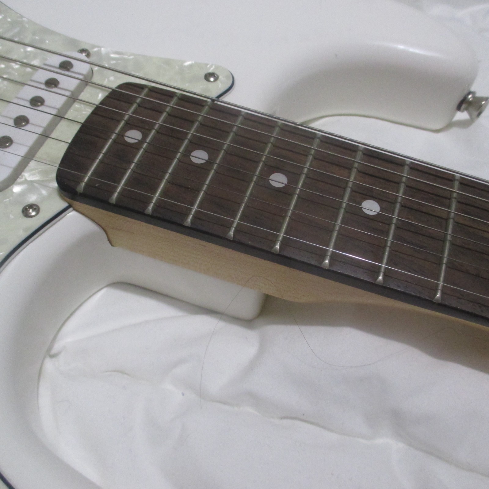 Fender Squire Strat SE 6 String Electric Guitar White CXS With CE European Decal