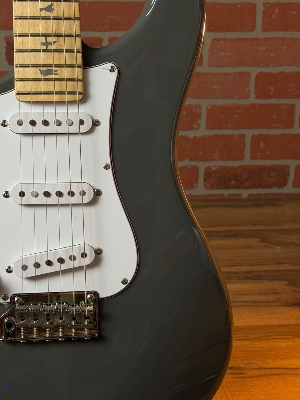PRS SE Silver Sky Left-Handed Maple Fingerboard Electric Guitar – Overland Gray