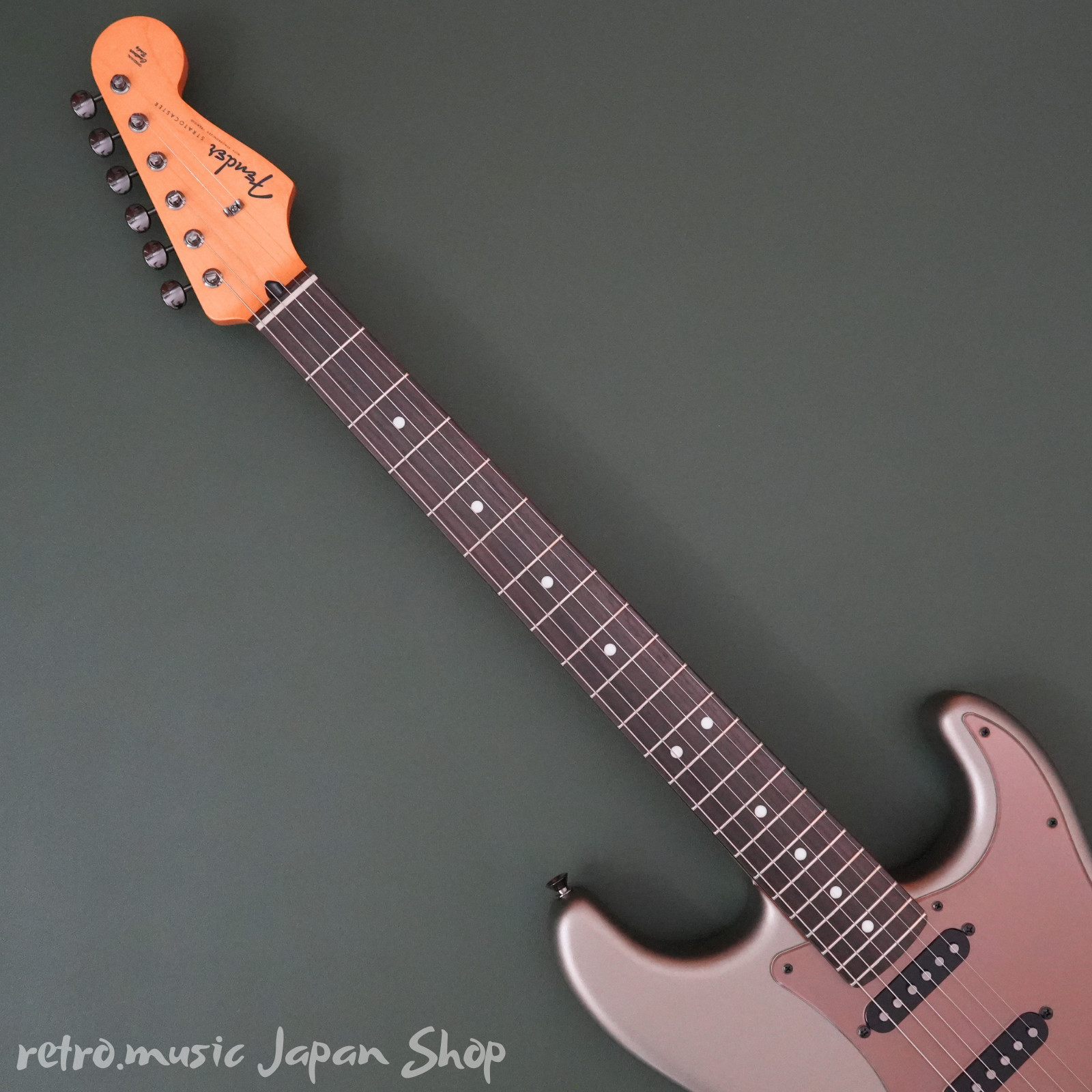 Fender Made in Japan 2026 Hybrid II Stratocaster Rosewood Matte Champagne Mirage