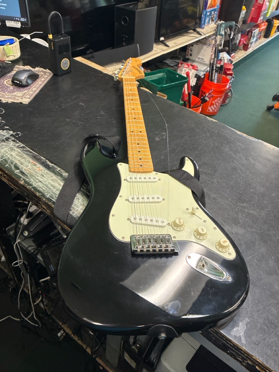 FENDER STARCASTER 6 STRING ELECTRIC GUITAR; SEE PICS AND DESCRIPTION (HPB030992)
