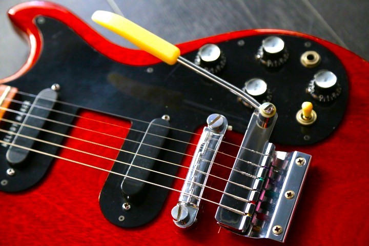Gibson Melody Maker Red with hard case original tremolo arm 1965 Electric Guitar