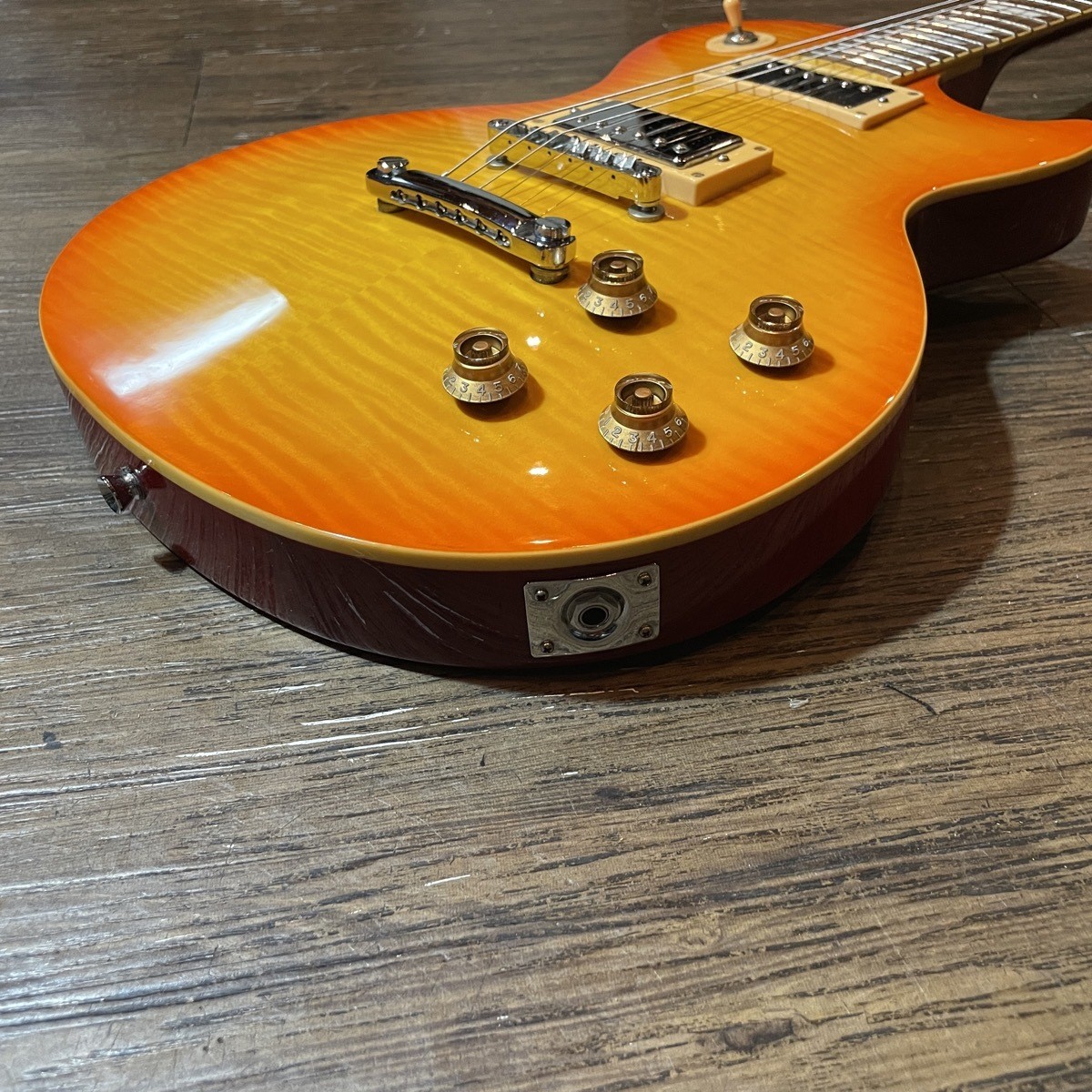 Maison Les Paul Type Electric Guitar