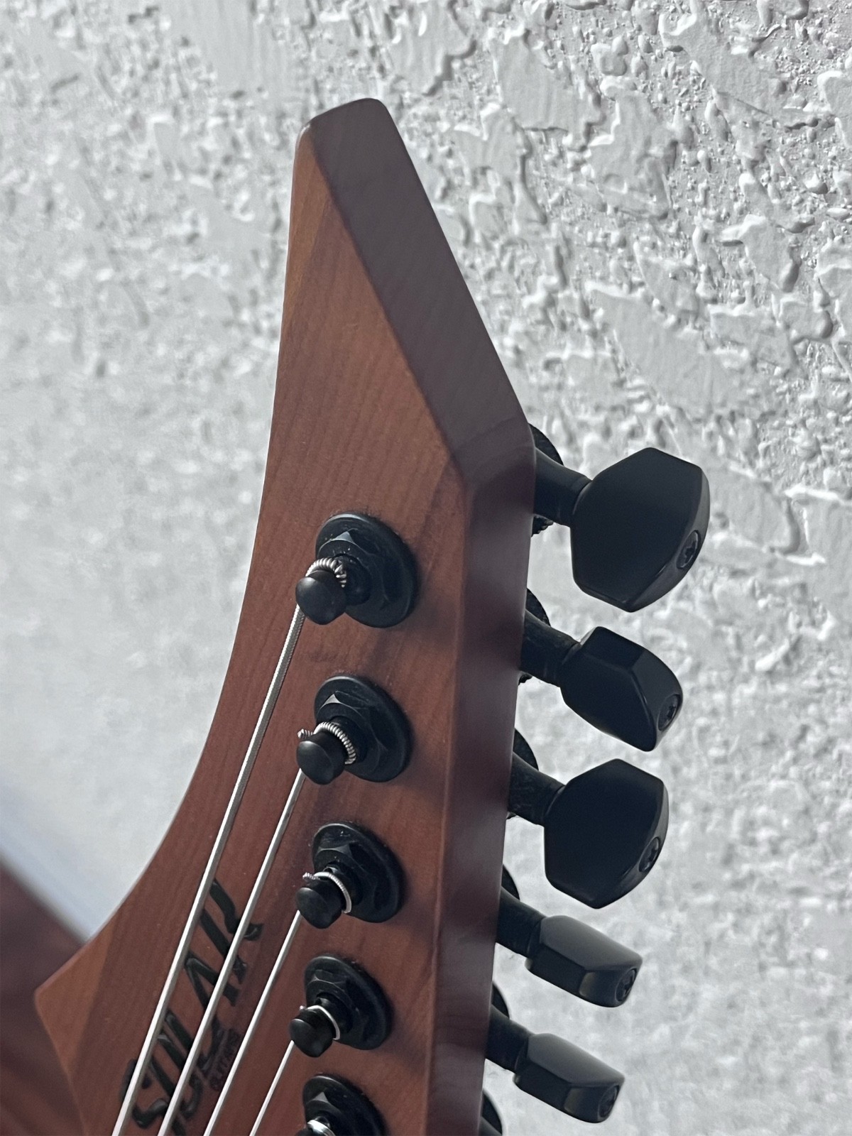 Solar AB1.7S Guitar – 7 String – Evertune + Seymour Duncan Alpha Omega w/Case