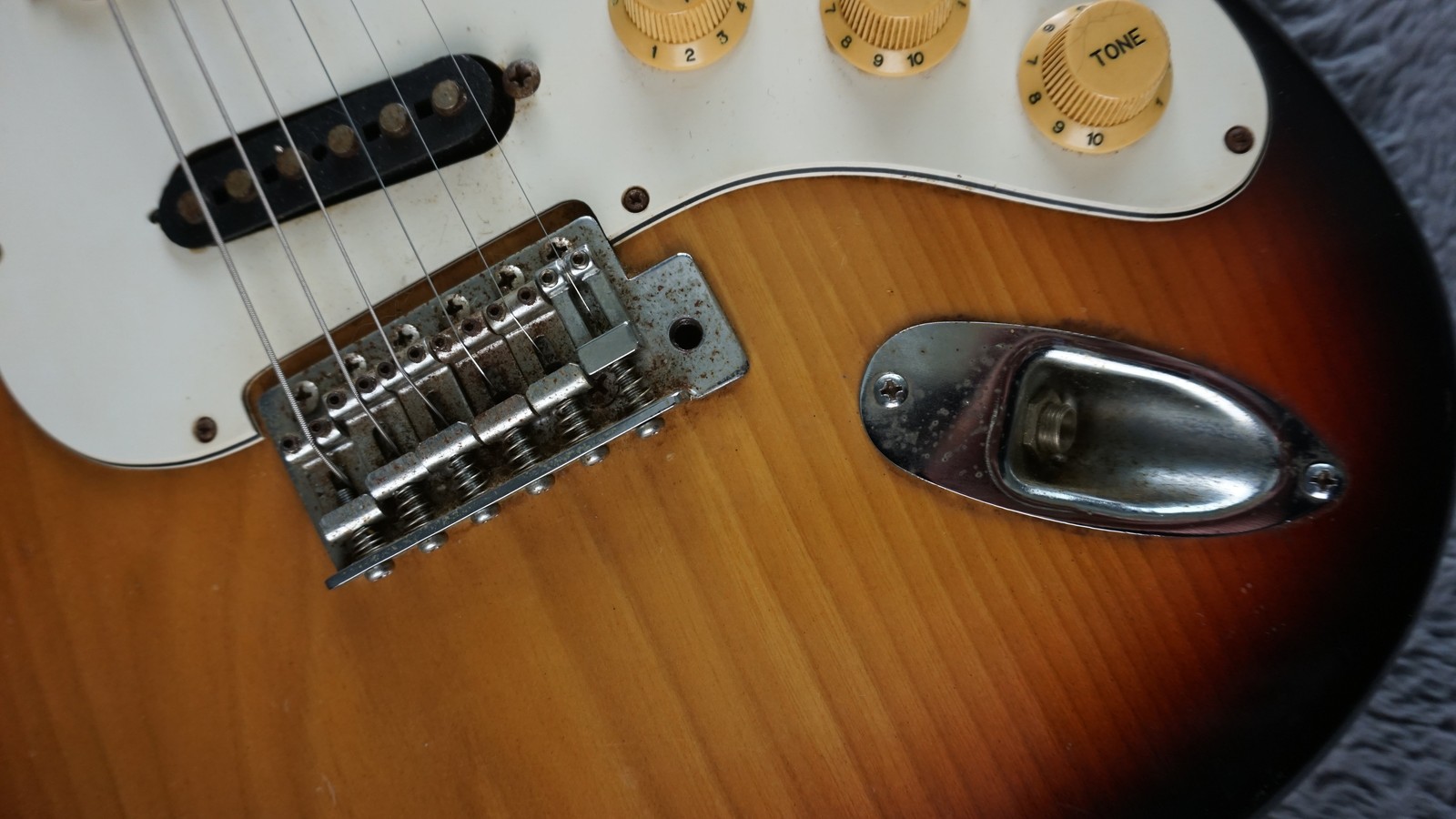 Holly Splendor Series S-Style – Tobacco Burst Tomson MIJ