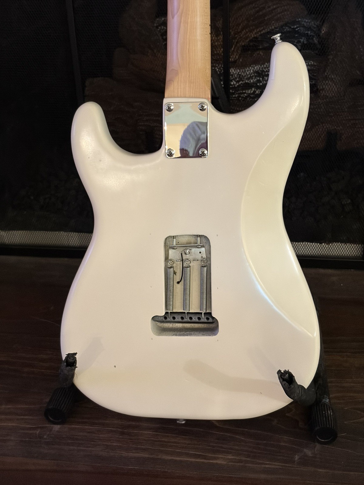 strat partscaster! neck and body are from a squier! all electronics upgraded!
