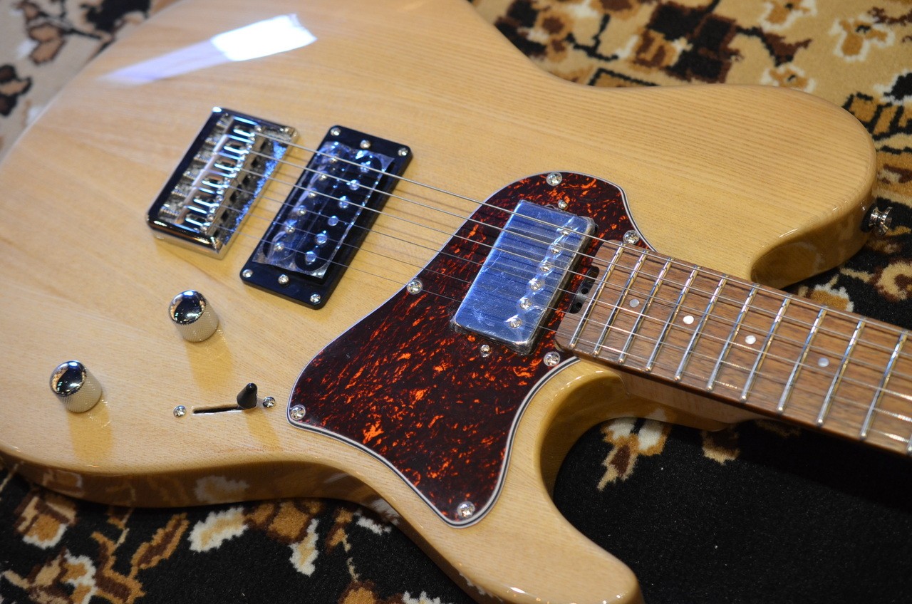 GrassRoots G-THROBBER-DX N Electric Bass Fixed Bridge, Star Cut Neck, Excellent