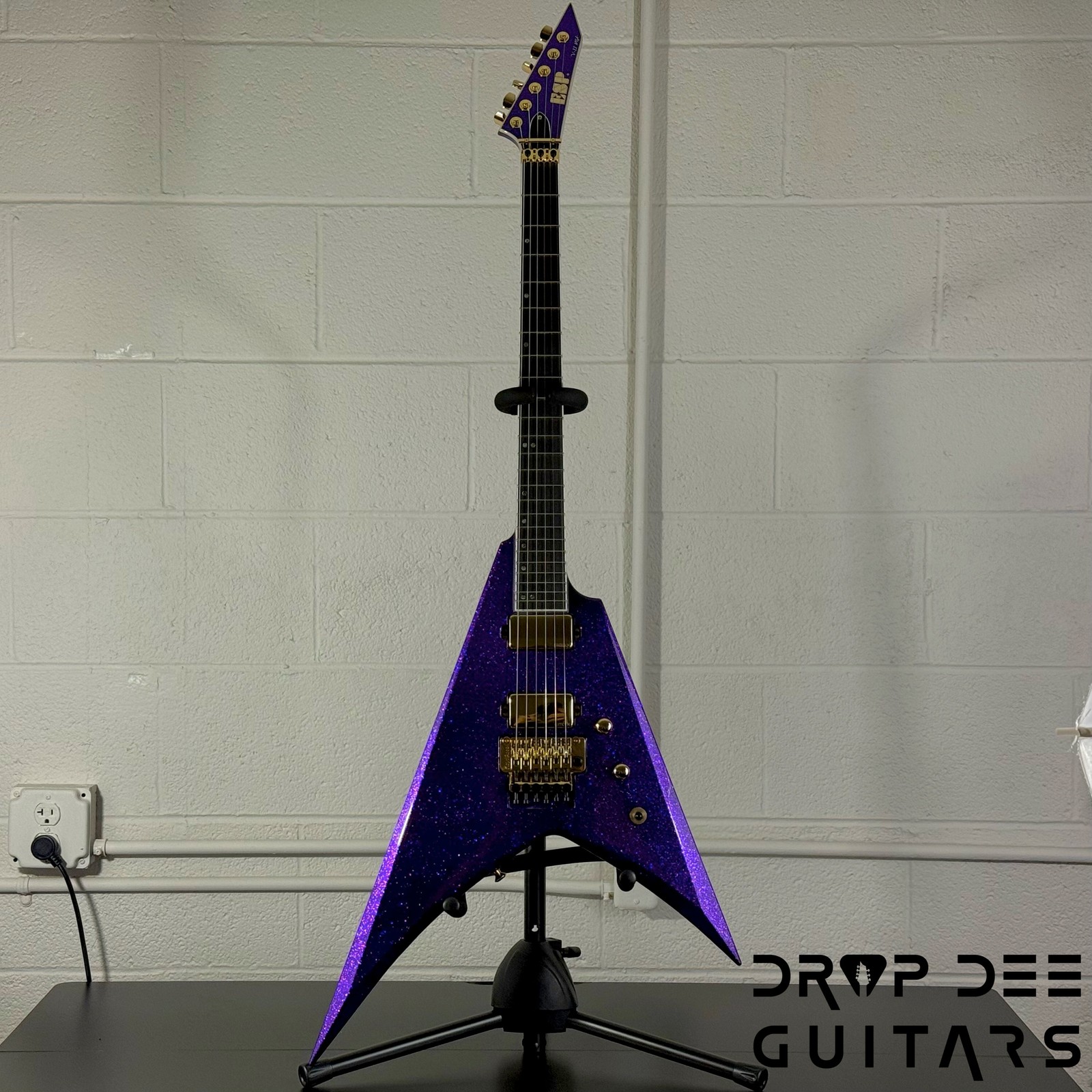 ESP USA V-II FR Electric Guitar w/ Case – Purple Sparkle