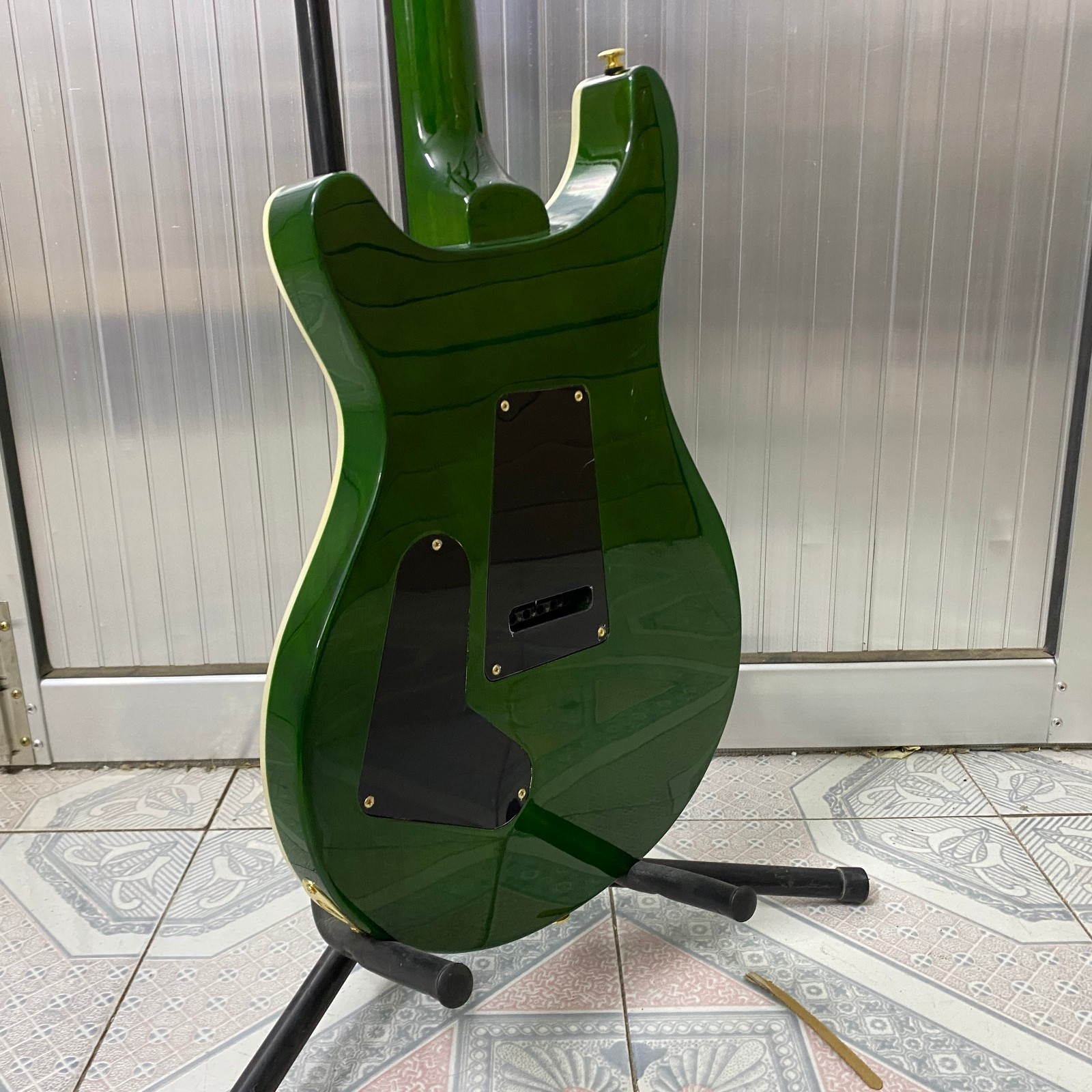 6-string, green PRS electric guitar, gold hardware, mahogany body, fast shipping