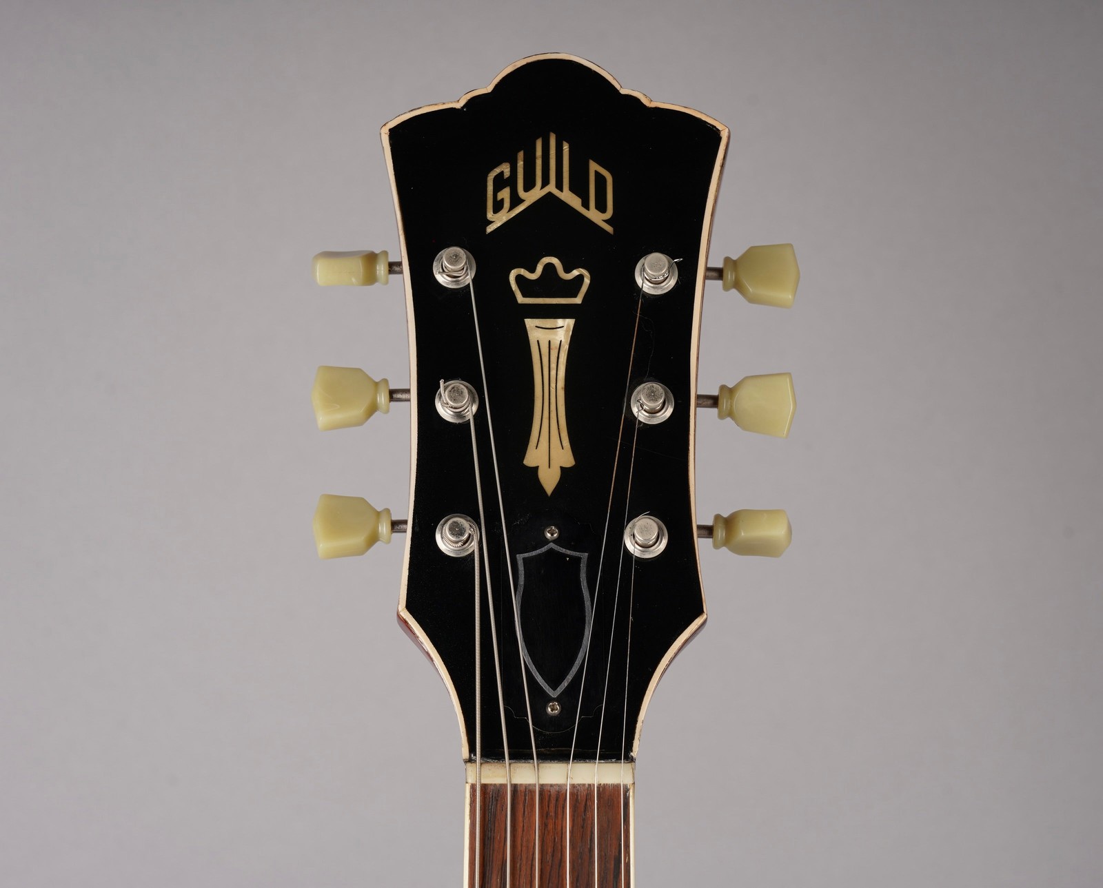 Guild M-65 Freshman – 1968 – Cherry