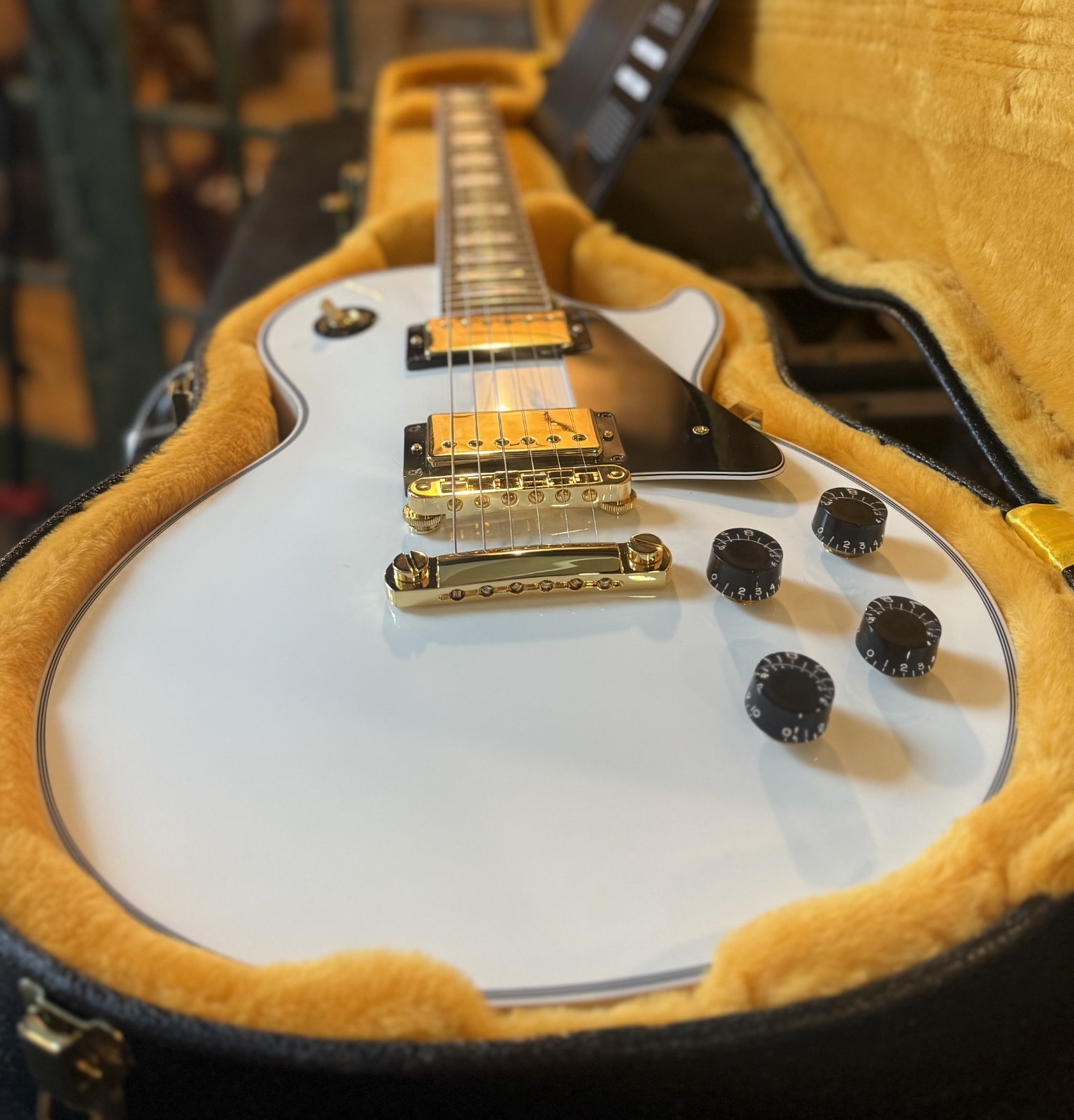 Gibson Les Paul Custom Shop Electric Guitar Alpine White W Case & COA