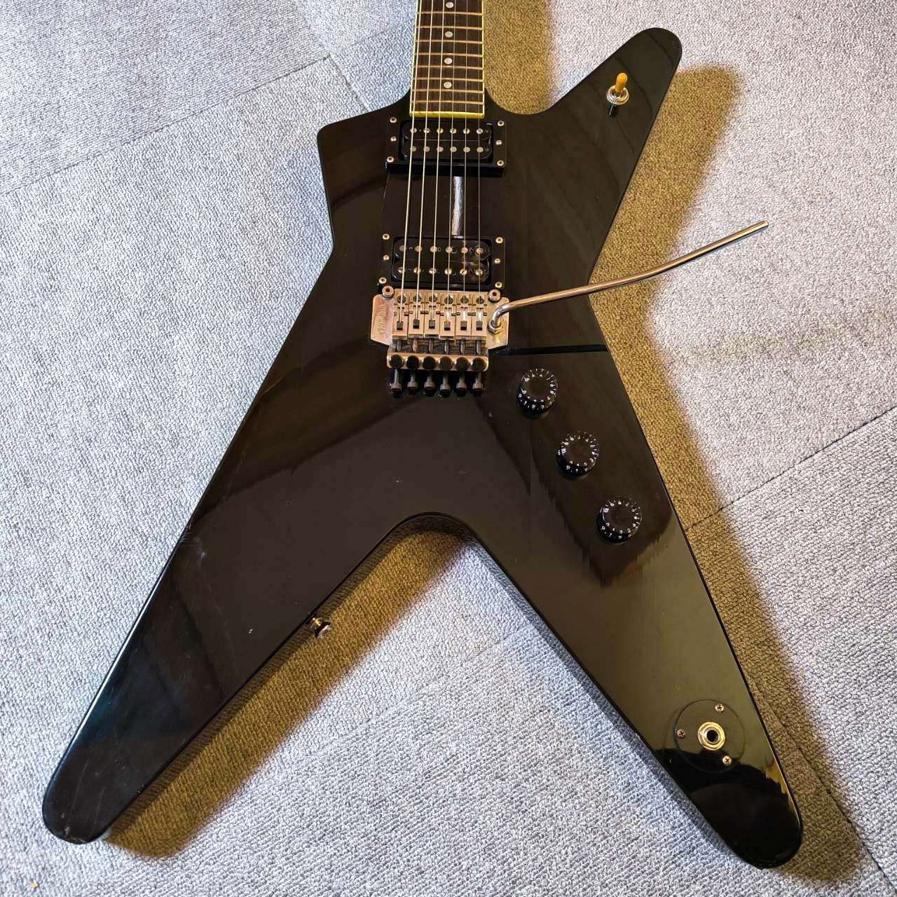 Dean Dime Razorback Silverburst Two-Tone Dimebag Darrell Signature Model w/Case
