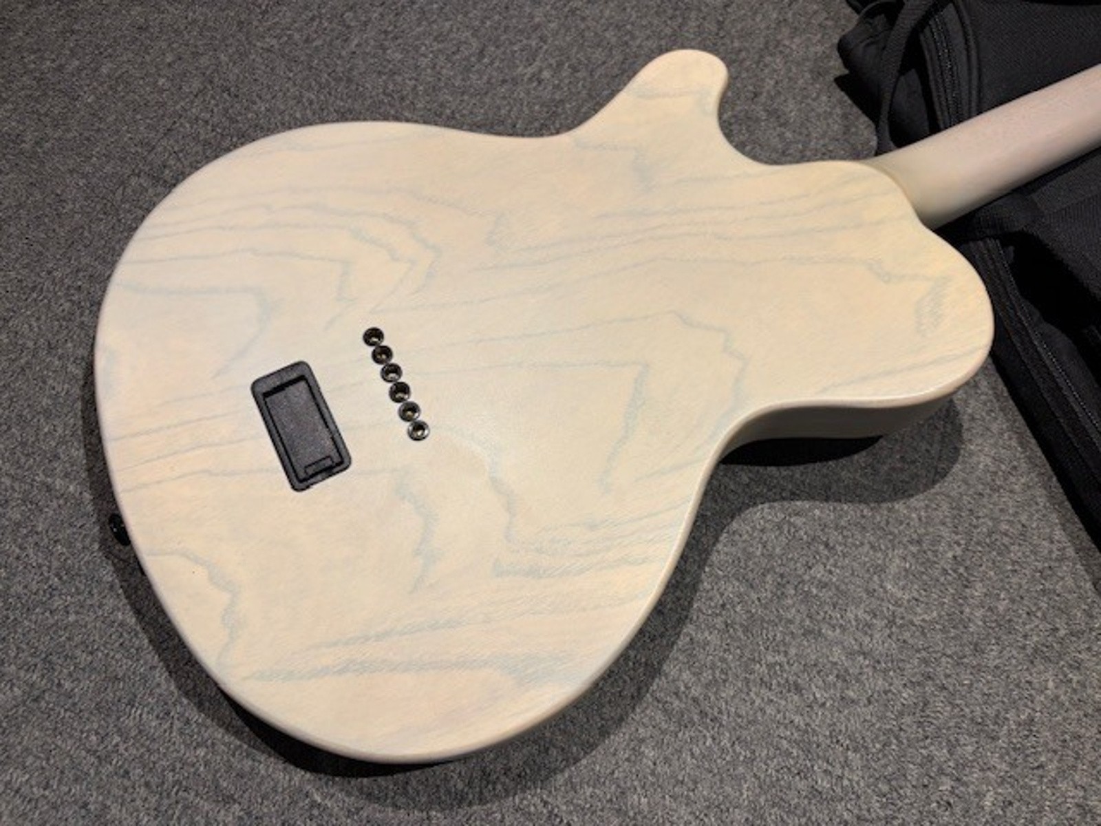 Fujigen(FGN) JFL-FT-ASH-DE664-M Used Ash Body Mahogany Neck White w/Soft Case