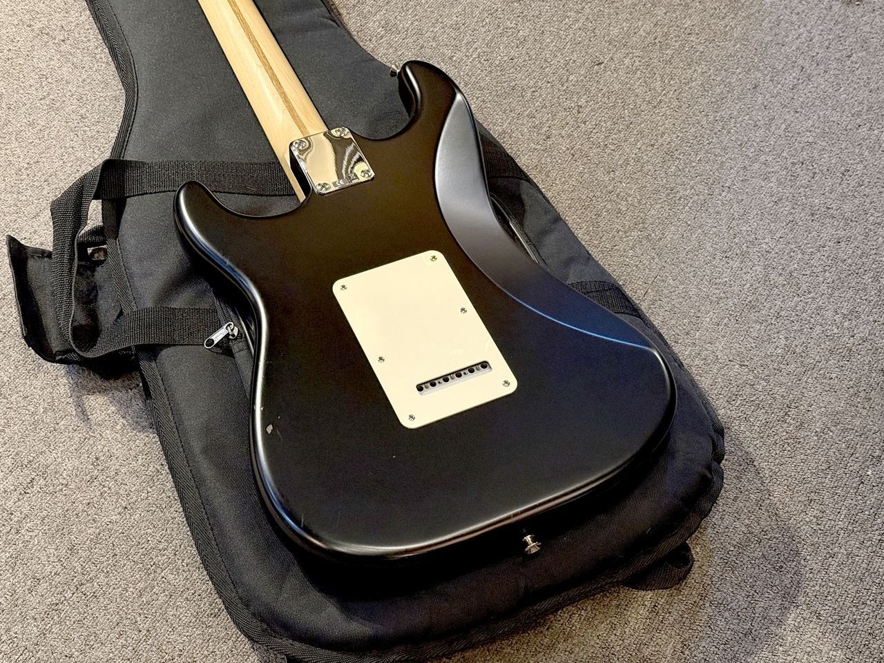 [Fender] Highway One Stratocaster HSS Used 2010 Alder Body Black w/Soft Case