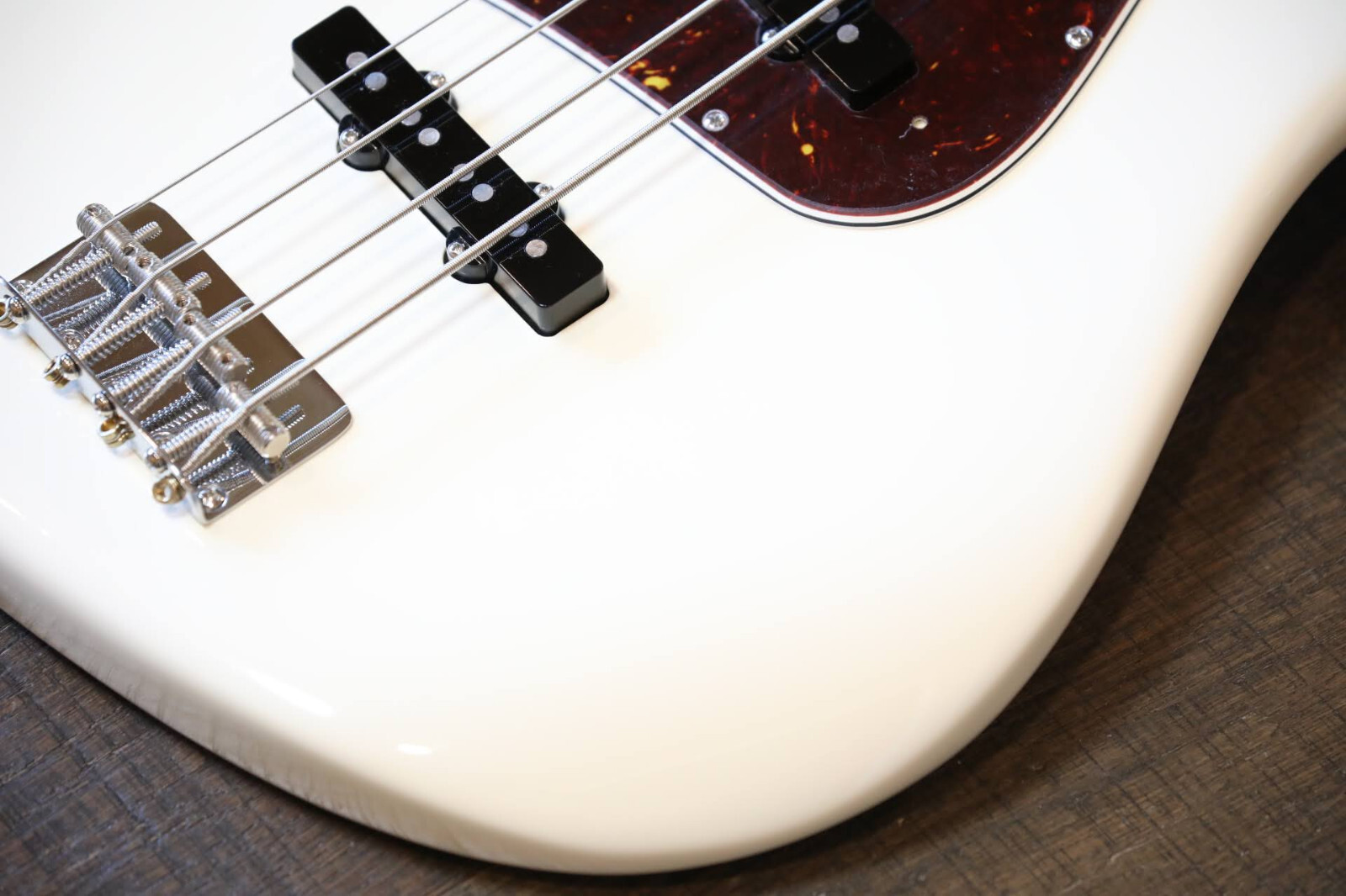 Fender American Vintage II ’66 Left-Handed Jazz Bass Olympic White + COA OHSC