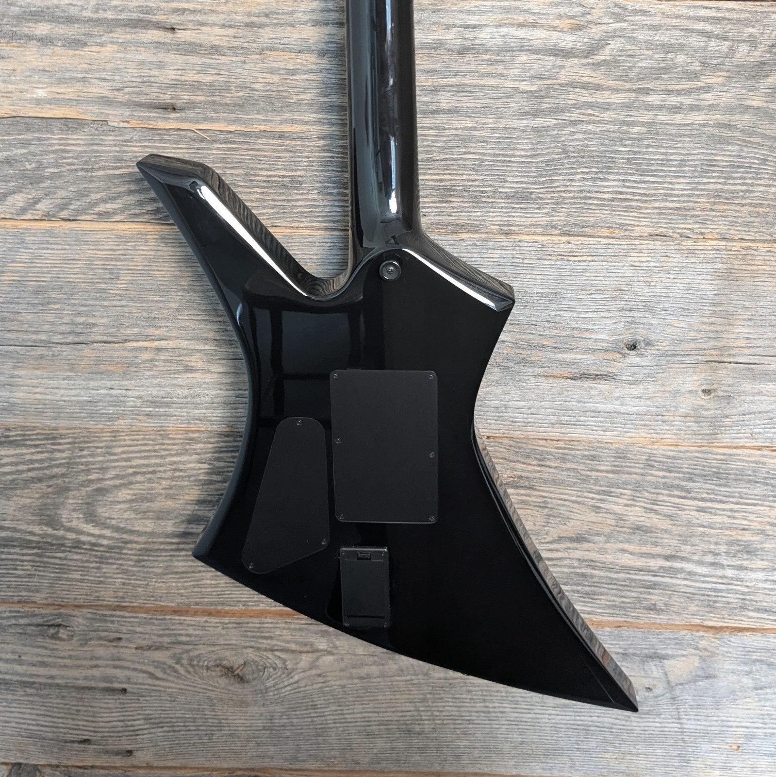 Used Jackson Custom Shop Special Edition Kelly 2H FR – Black & Red