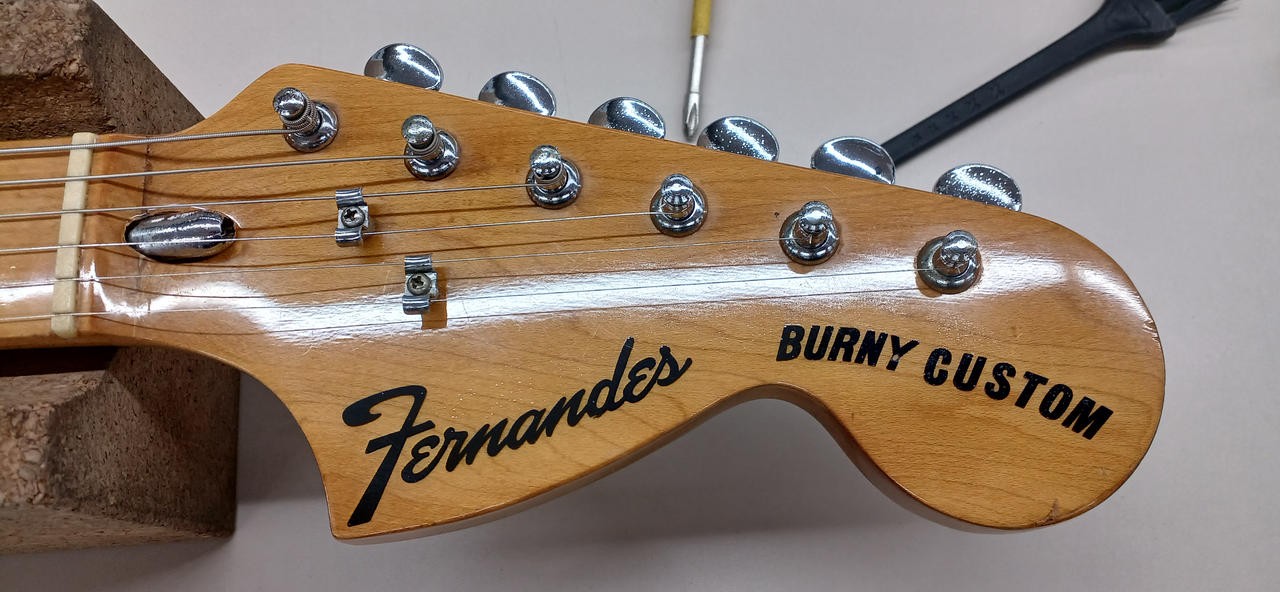 Fernandes FST-70 Stratocaster Electric Guitar MIJ Vintage from Japan
