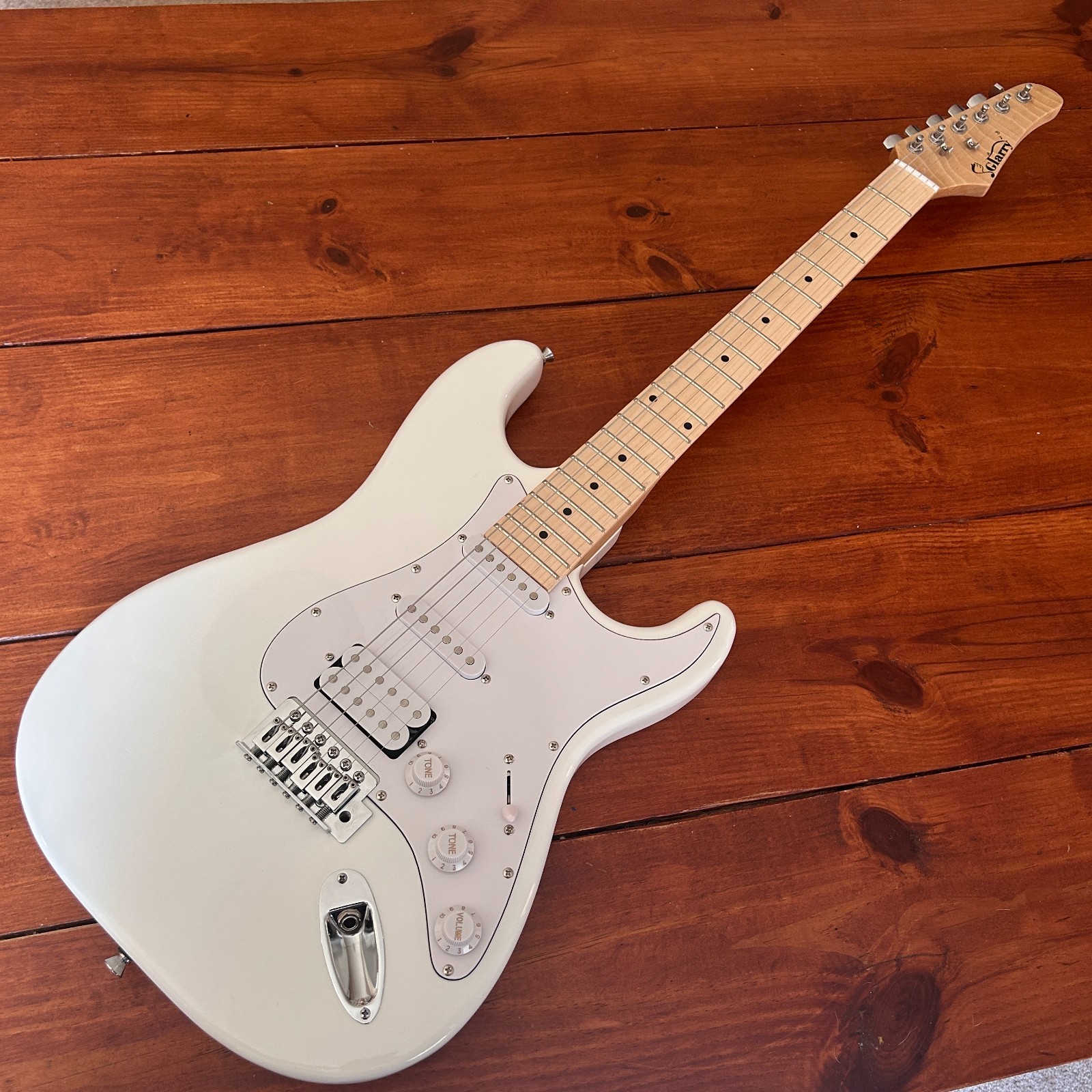 All-In-One White Electric Guitar Package with 20w Amp, Full-Size, H-S-S Pickups