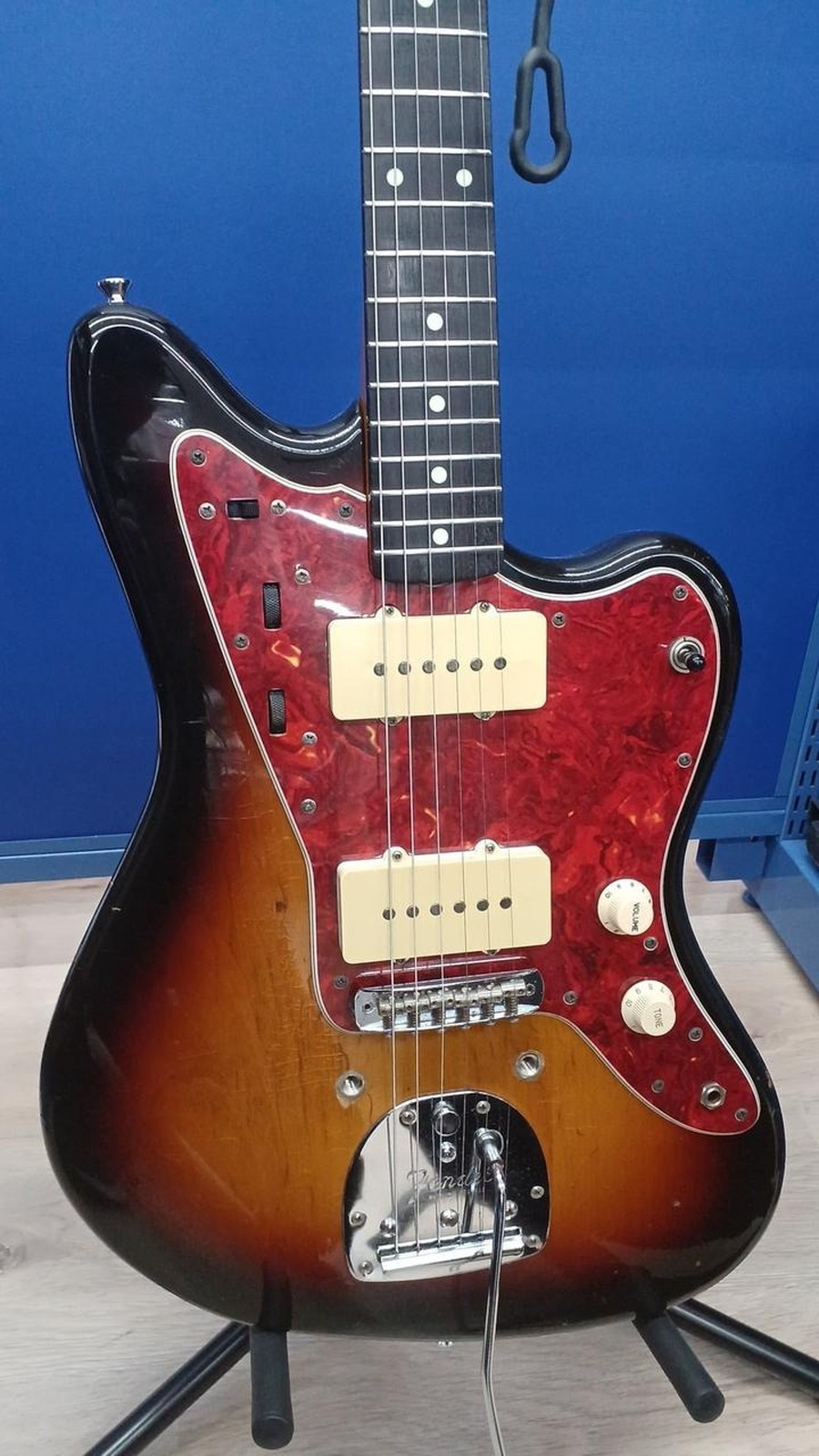 FENDER JAZZMASTER JM66 Used Alder body Maple neck Rosewood fingerboard Sunburst