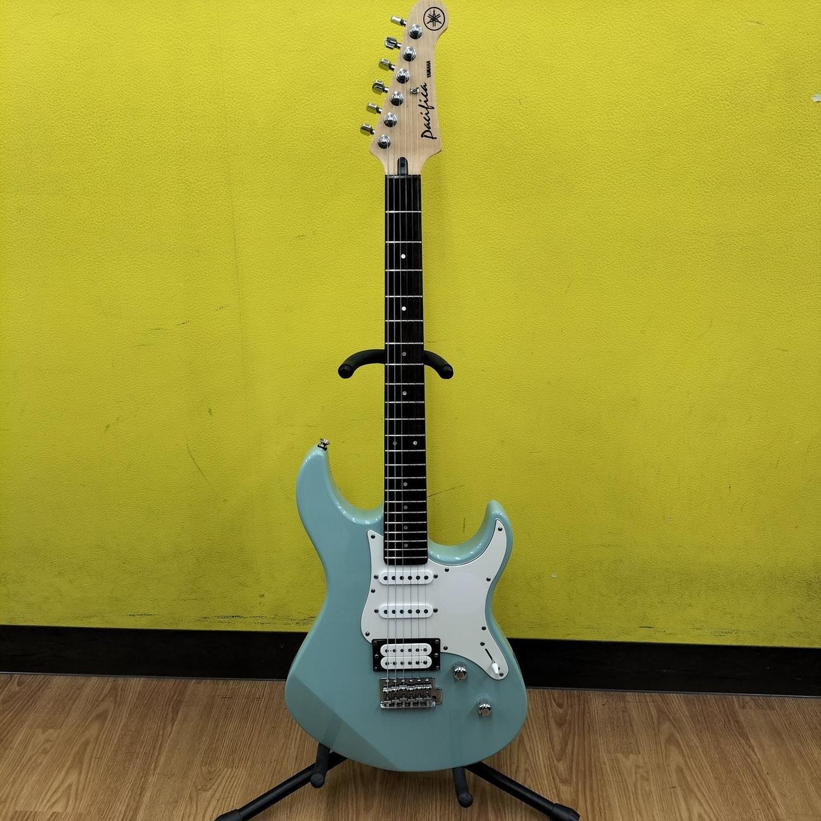 YAMAHA PAC112V Used Alder body Maple neck Rosewood fingerboard Sonic Blue