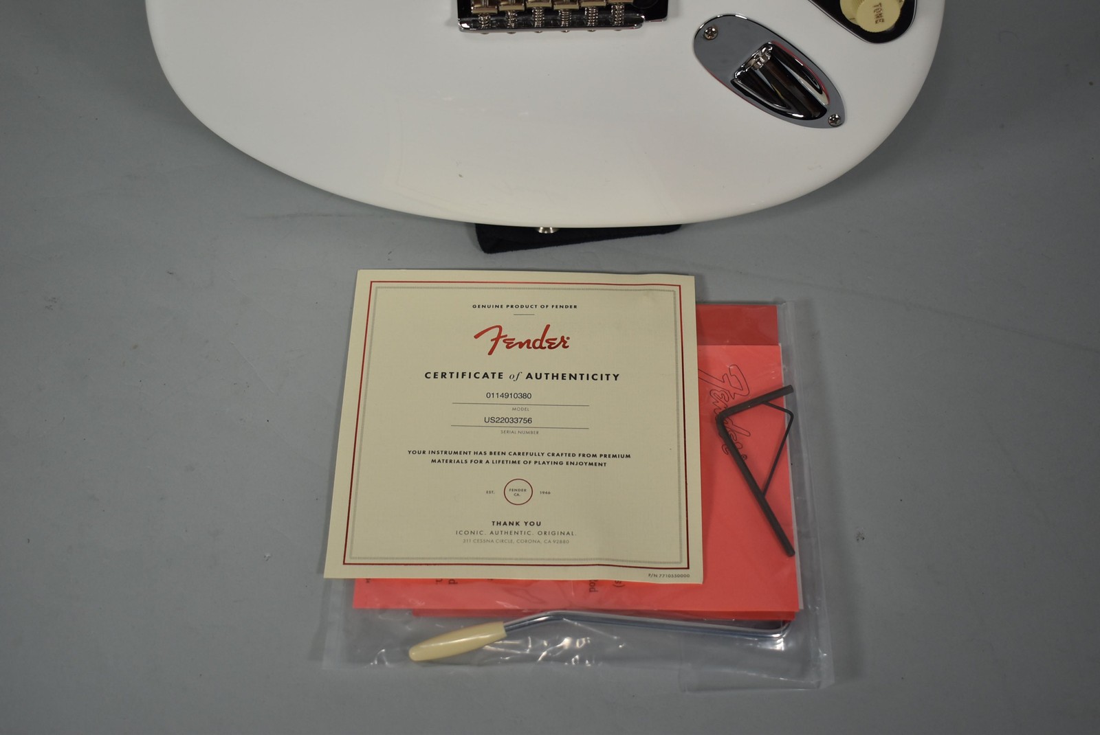 2022 Fender American Performer Stratocaster Arctic White Finish w/Bag