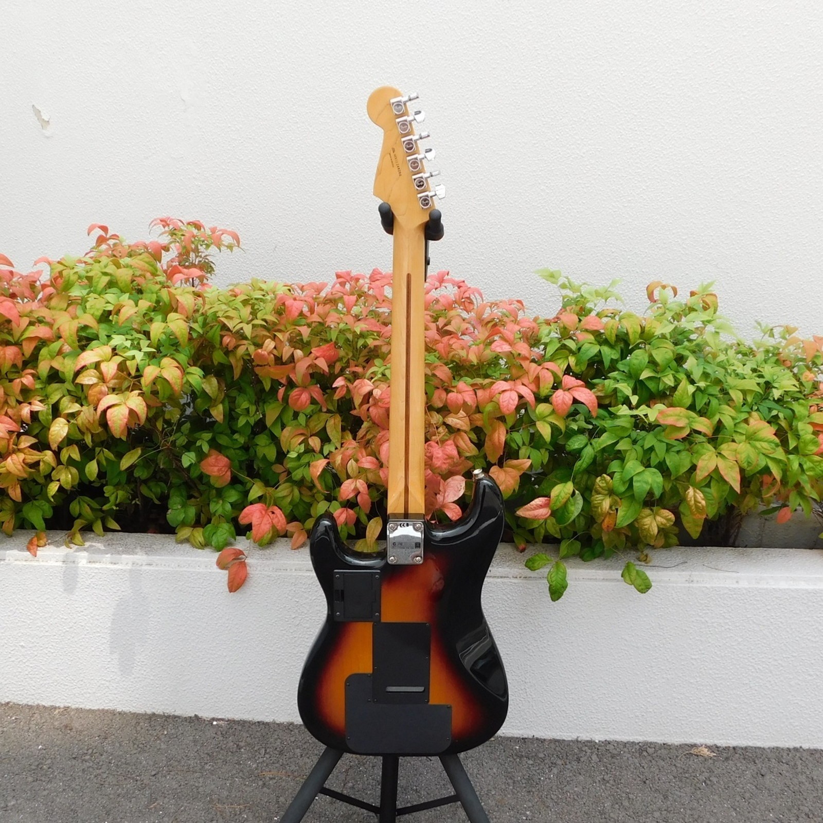 Fender ROLAND G-5 VG STRAT RW 3-Tone SunburstB Used 2012 Alder w/Soft Case
