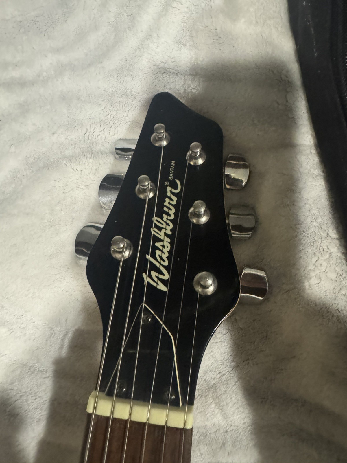 1998 Washburn BT-2 Series w/Humbucker pickups Electric Guitar ,Rogue padded bag
