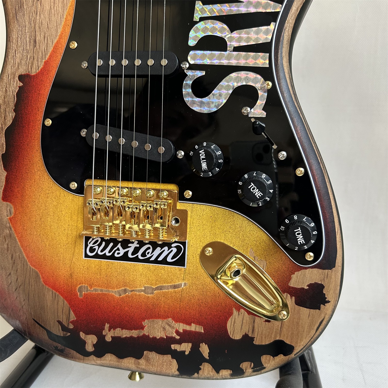 Custom Custom Shop Vintage ST SRV Strat: Alder, SSS, Tremolo, Gold Hardware