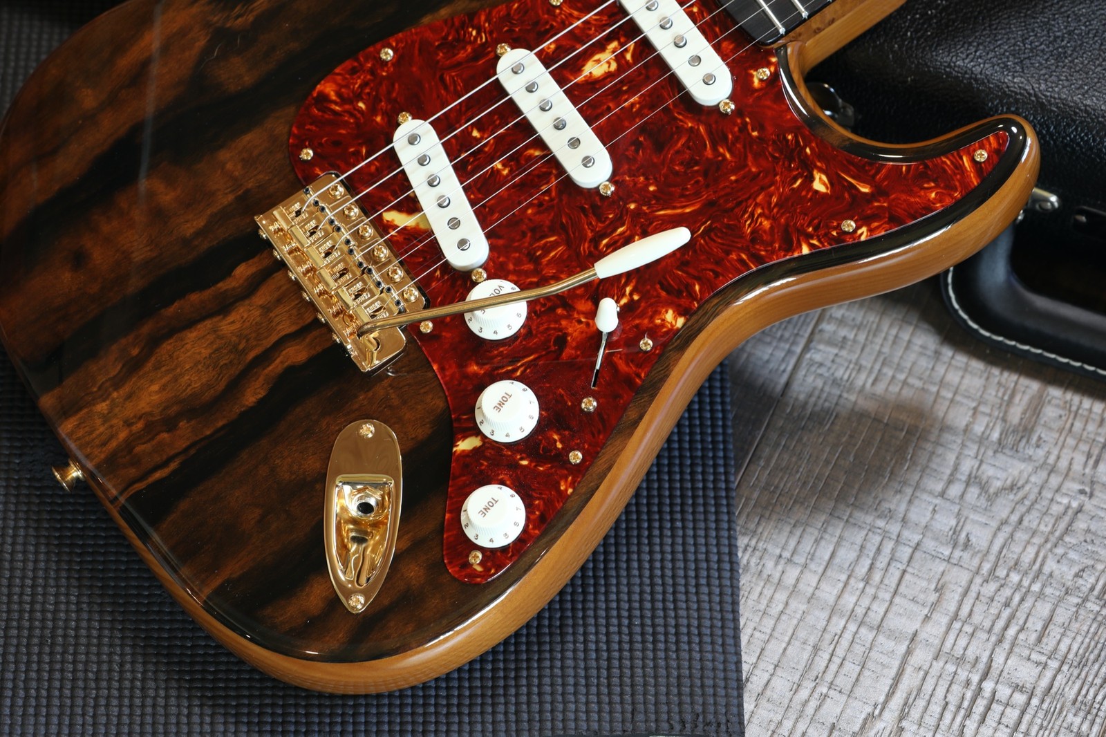 2020 Fender Custom Shop Artisan Pale Moon Stratocaseter Roasted Alder + COA OHSC