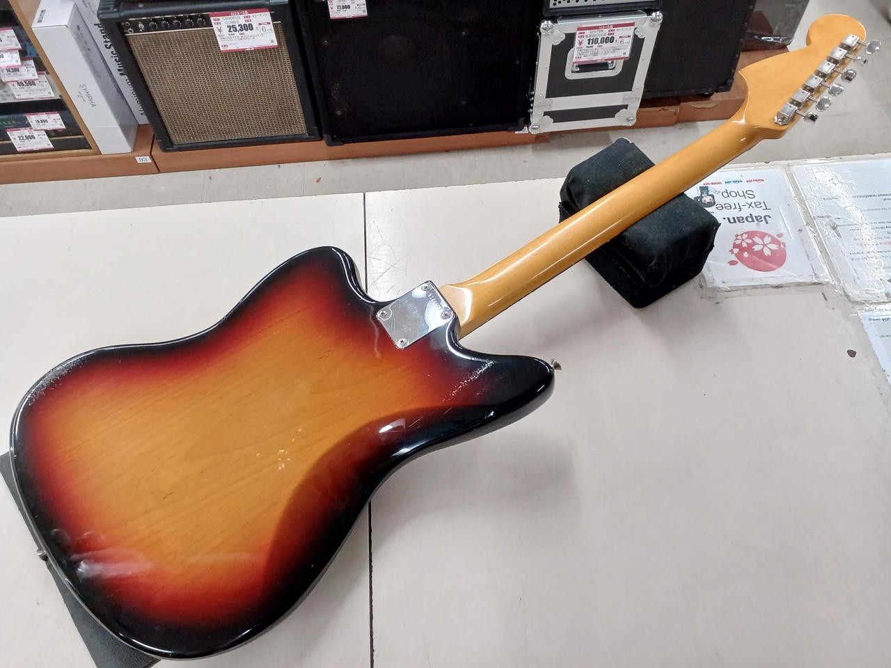 FENDER AMERICAN 62 JAGUAR electric guitar