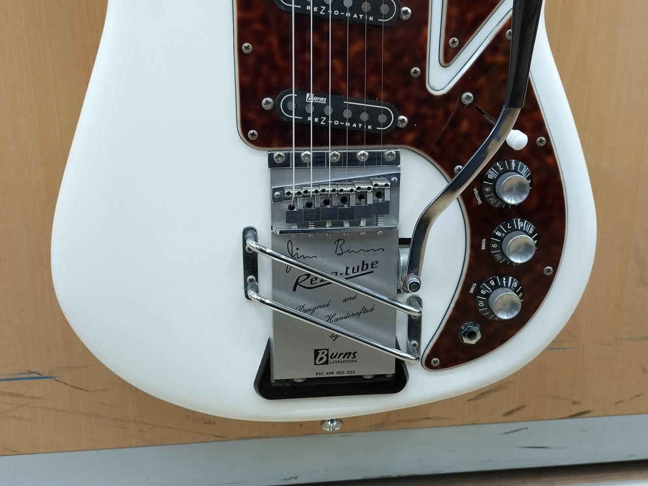 BURNS THE LEGEND Electric Guitar