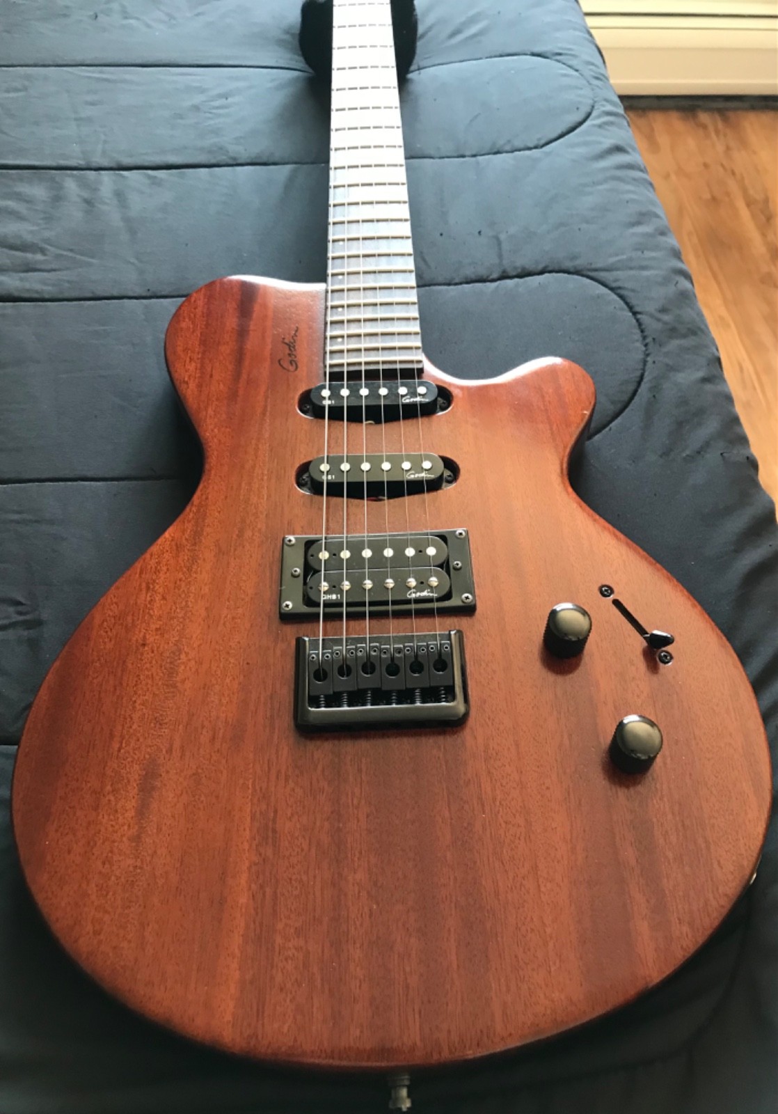 Godin Exit 22/ A6 Ultra – Solid Mahogany Rosewood Maple Neck