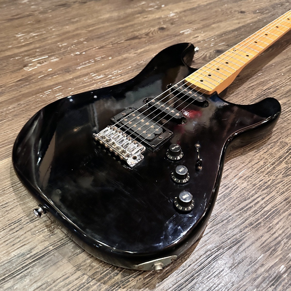 Hondo Stratocaster Electric Guitar, Shabby Distortion, Cleaned, Ready to Play