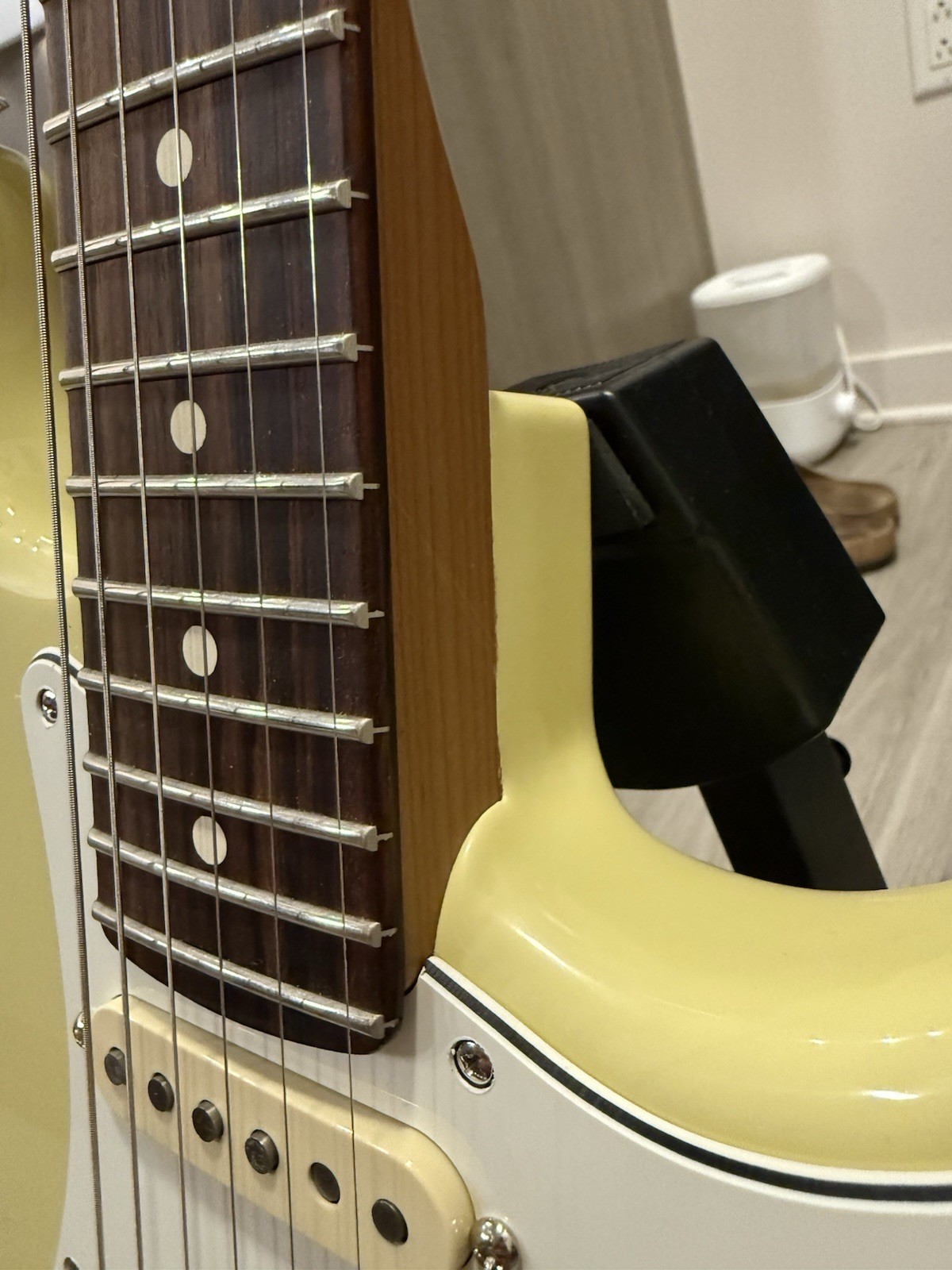Fender Custom Stratocaster Hialeah Yellow Roasted Maple Neck Pure Vintage ‘65