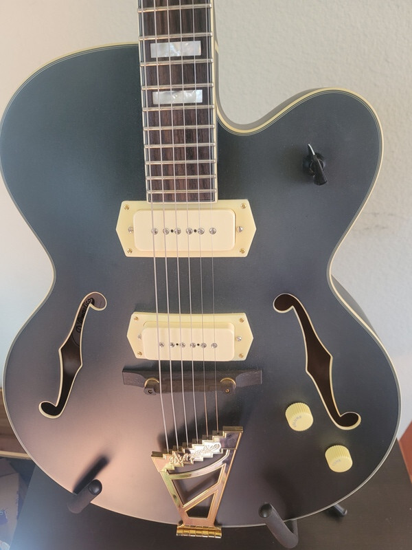 D’Angelico Deluxe Edition Hollowbody Electric Guitar Midnight Matte