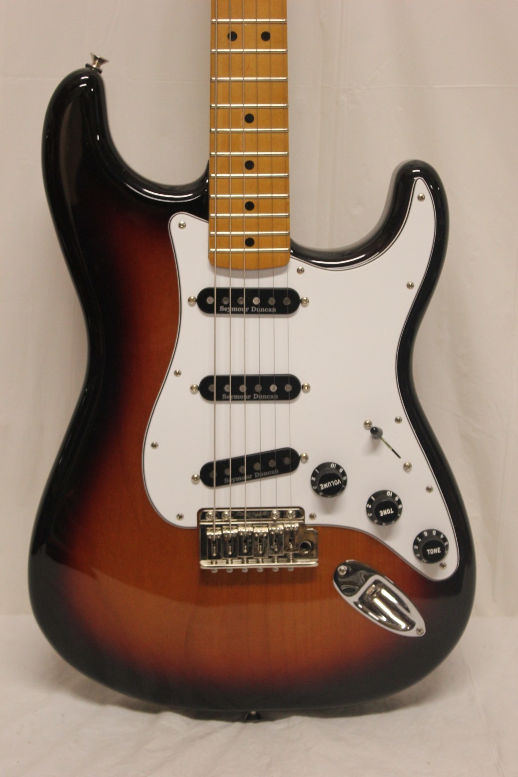 Fender Jimi Hendrix Stratocaster 6 String Electric Guitar Starburst B1